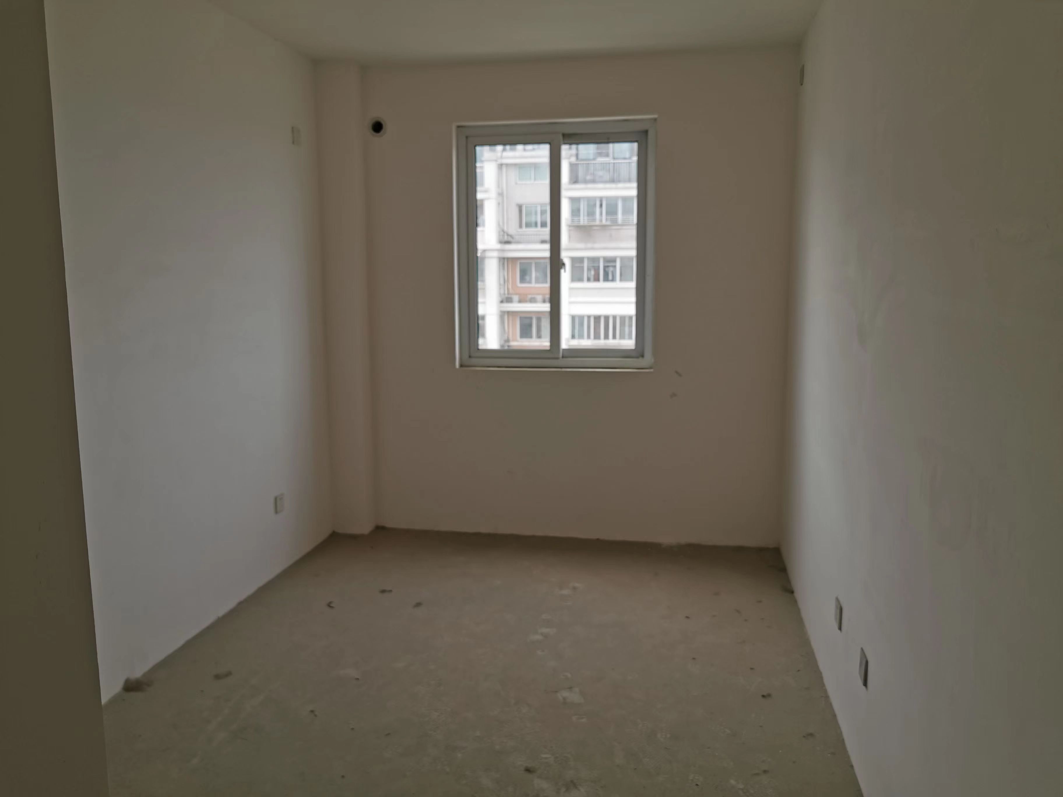 兴飞花苑 4室2厅1卫 153m&sup2;