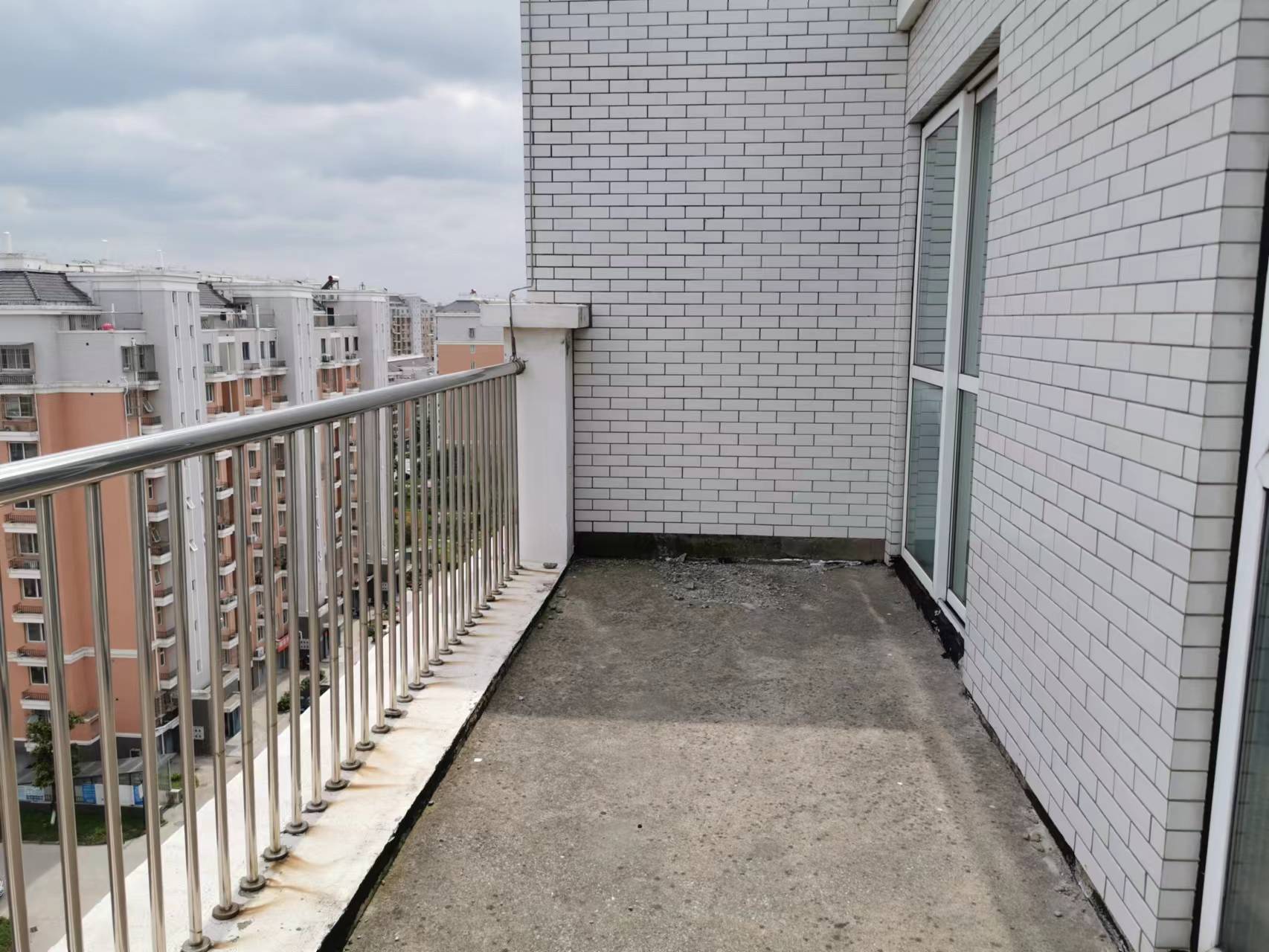 兴飞花苑 4室2厅1卫 153m&sup2;