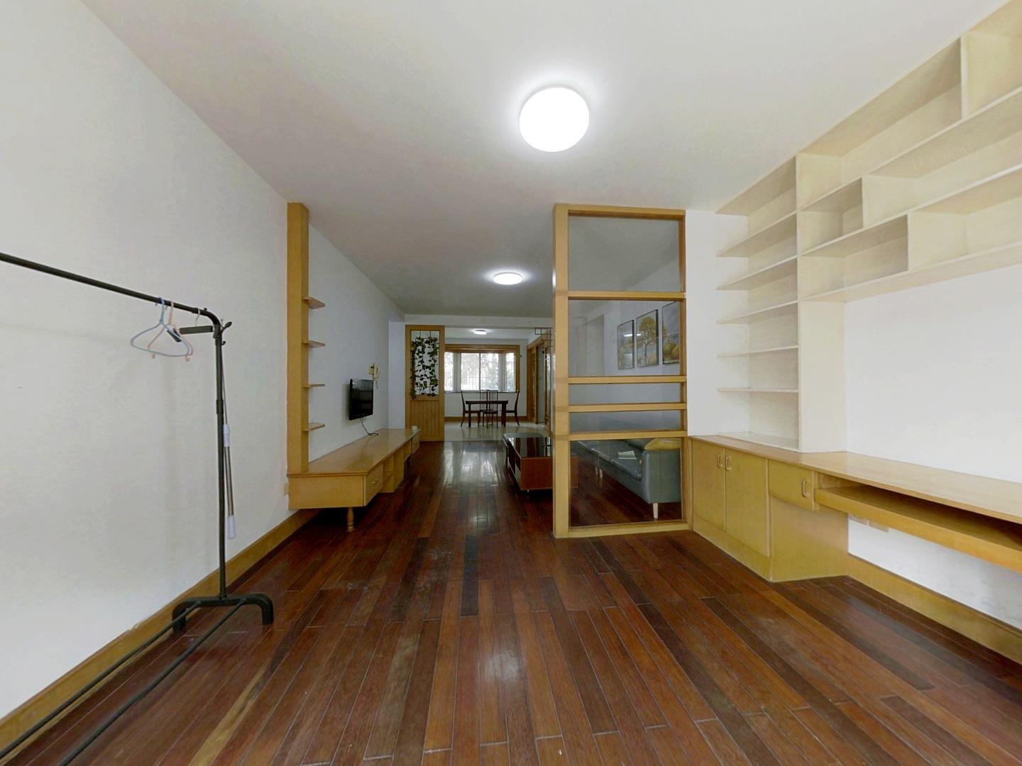 星湖花园 3室2厅1卫 117m&sup2;