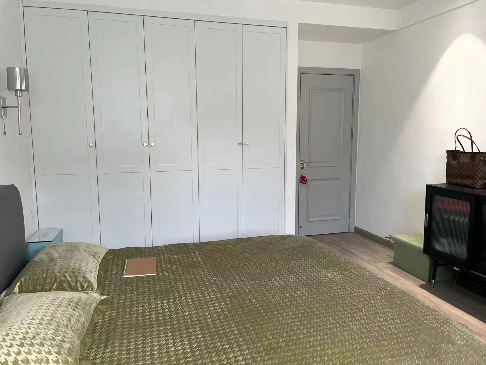 世家花园 1室1厅1卫 68.9m&sup2;