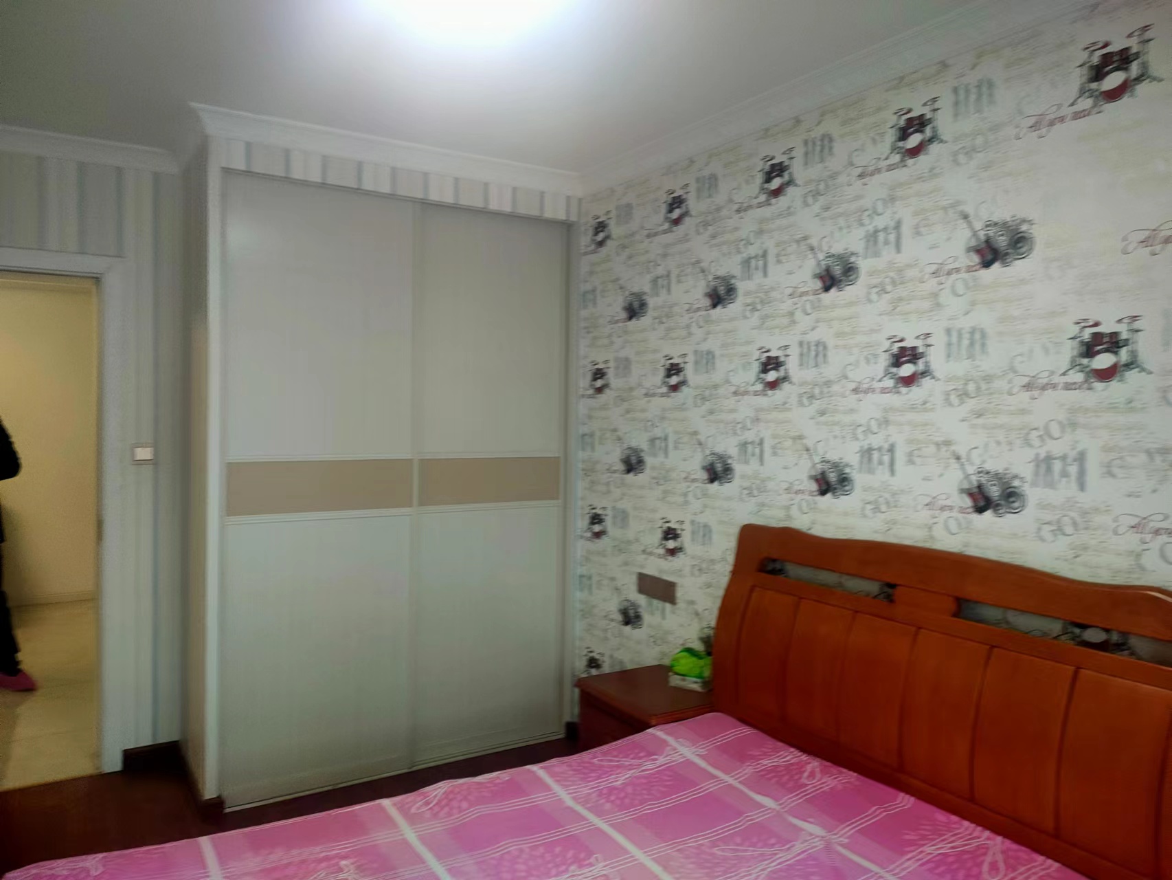 新城小区 4室2厅2卫 90.00m&sup2;
