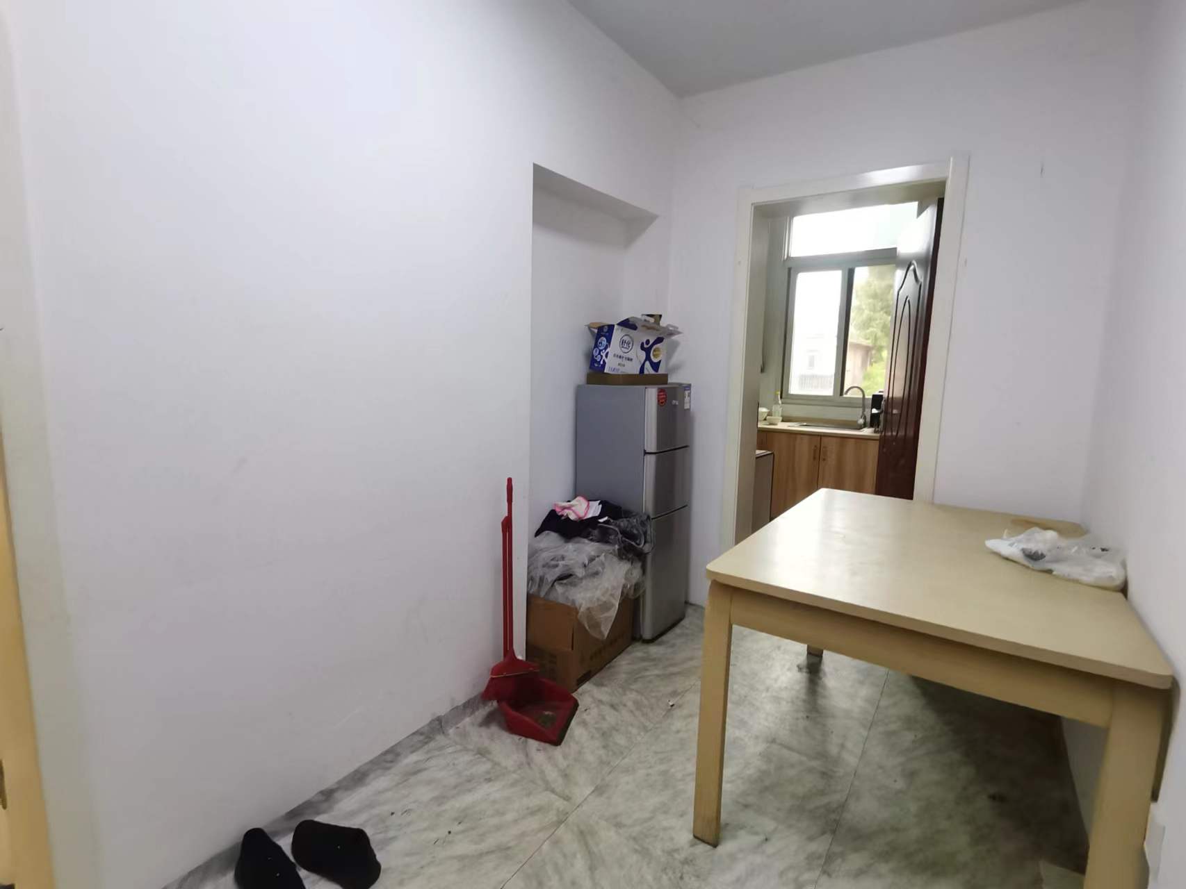 地区机关宿舍 2室1厅1卫 57m²