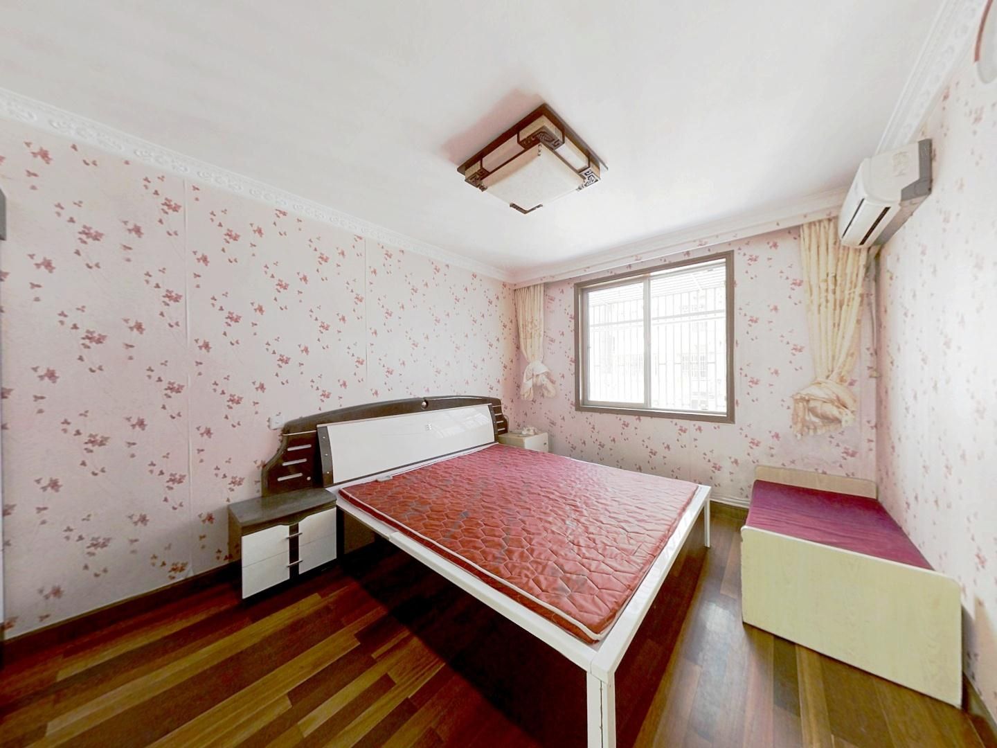 郭里园 5室2厅2卫 189m&sup2;
