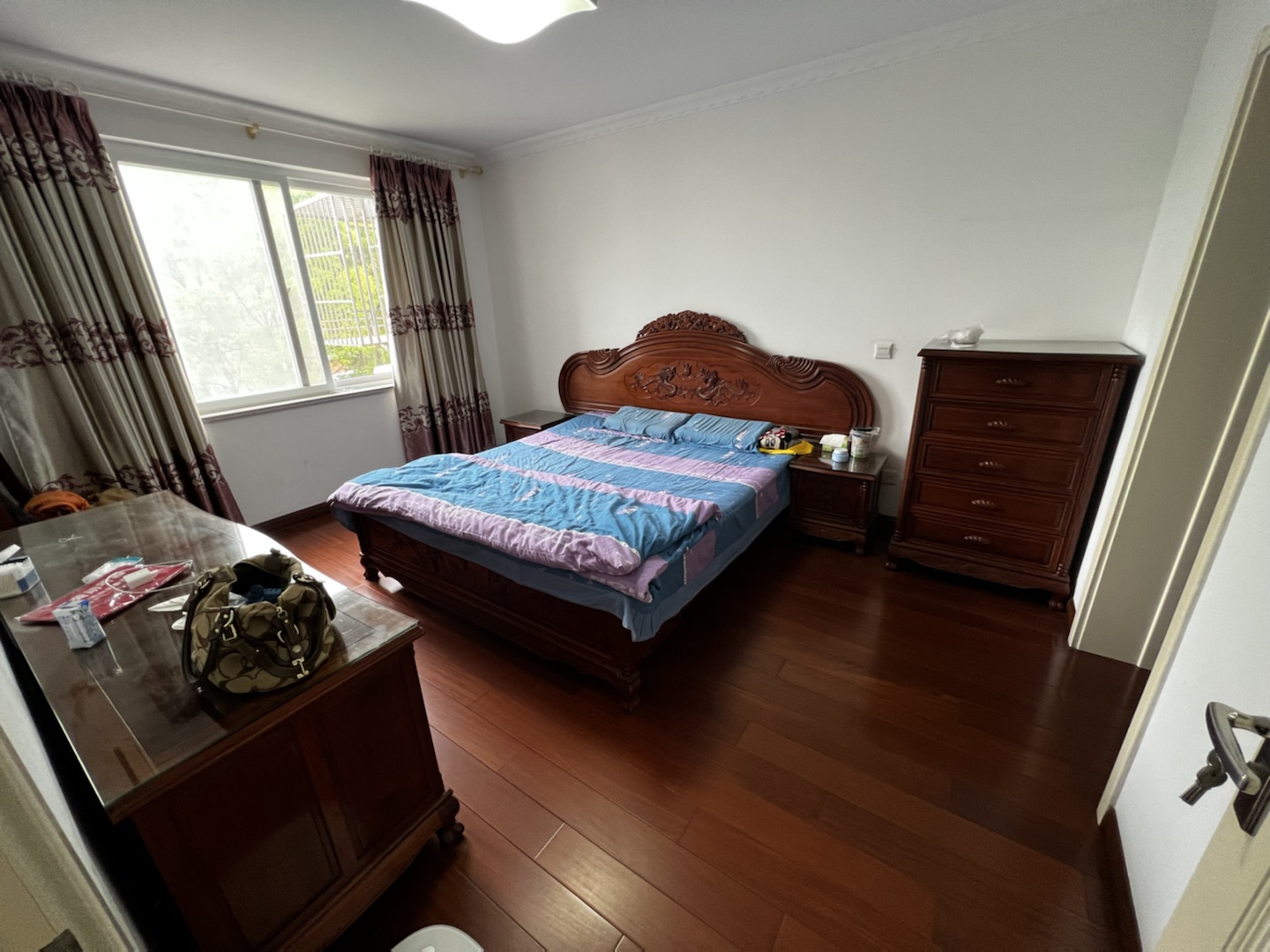 滨江花园 4室2厅1卫 135.00m&sup2;
