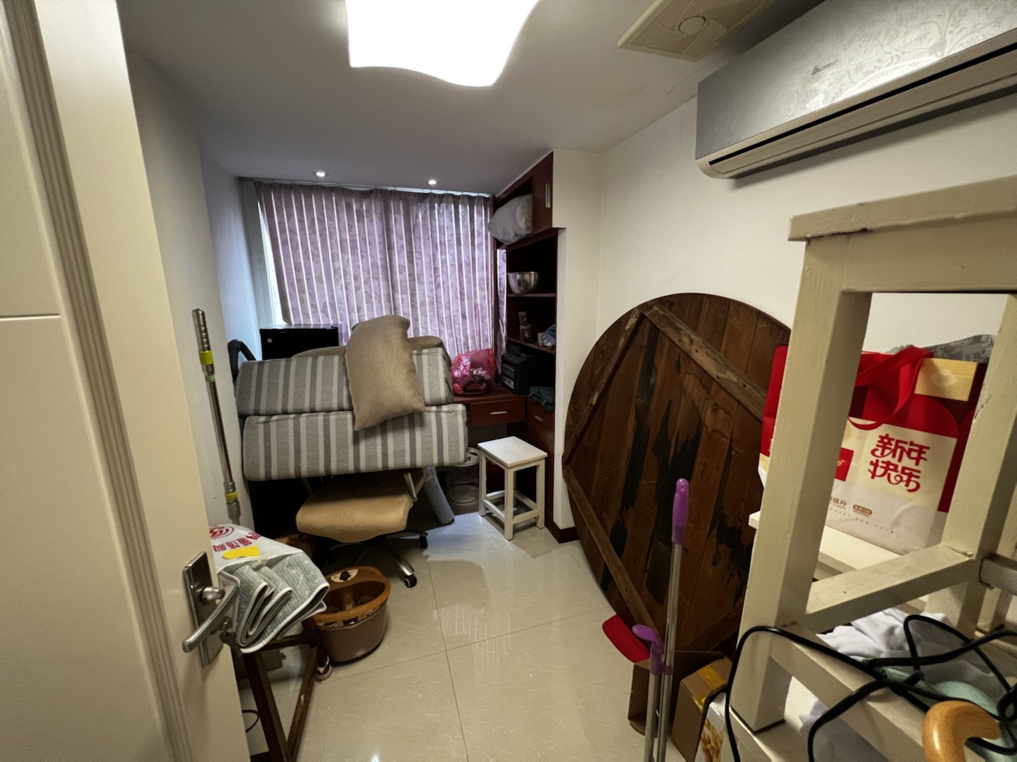 滨江花园 4室2厅1卫 135.00m&sup2;