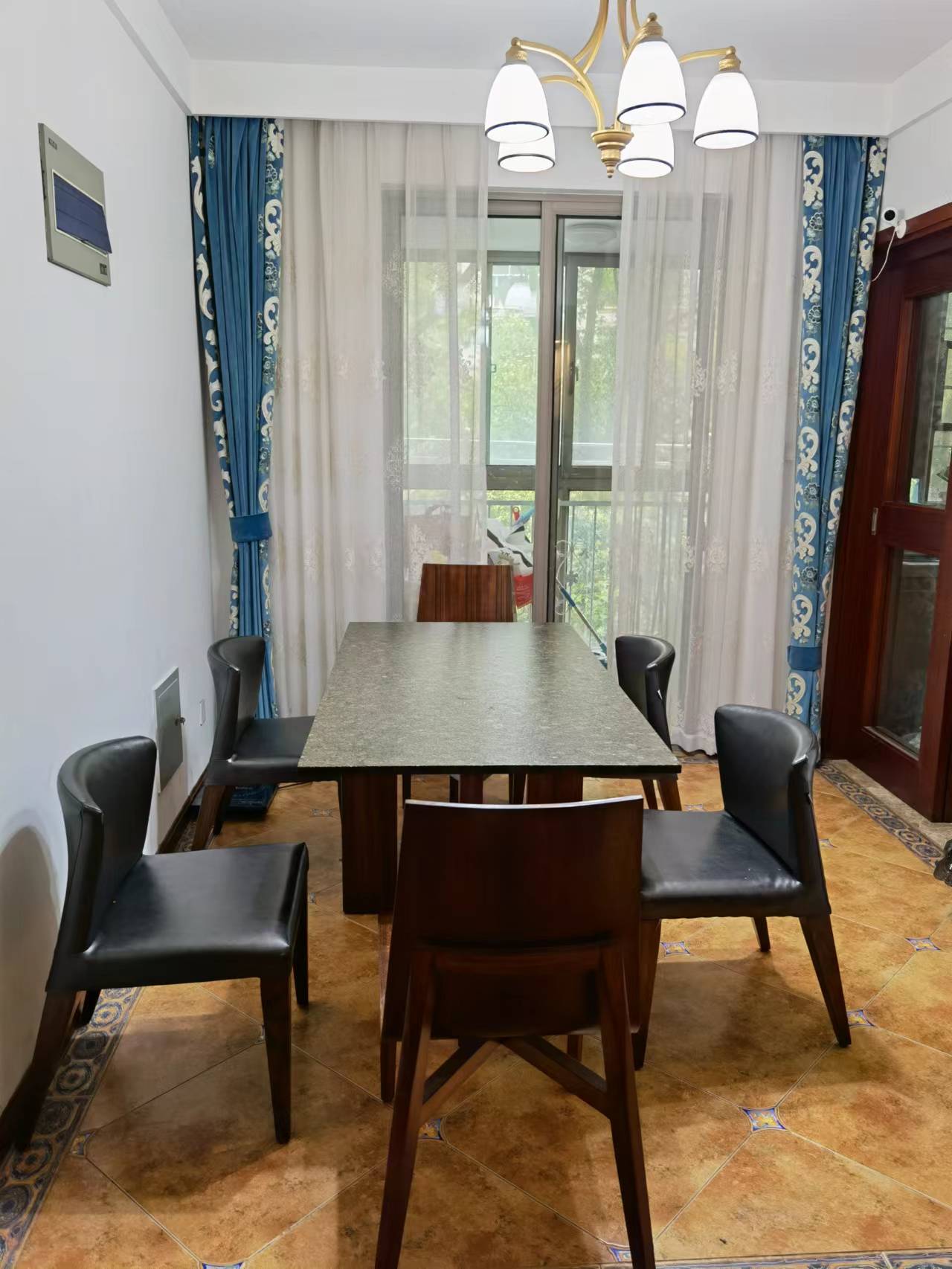 优山美地花园北区 3室2厅2卫 143m&sup2;