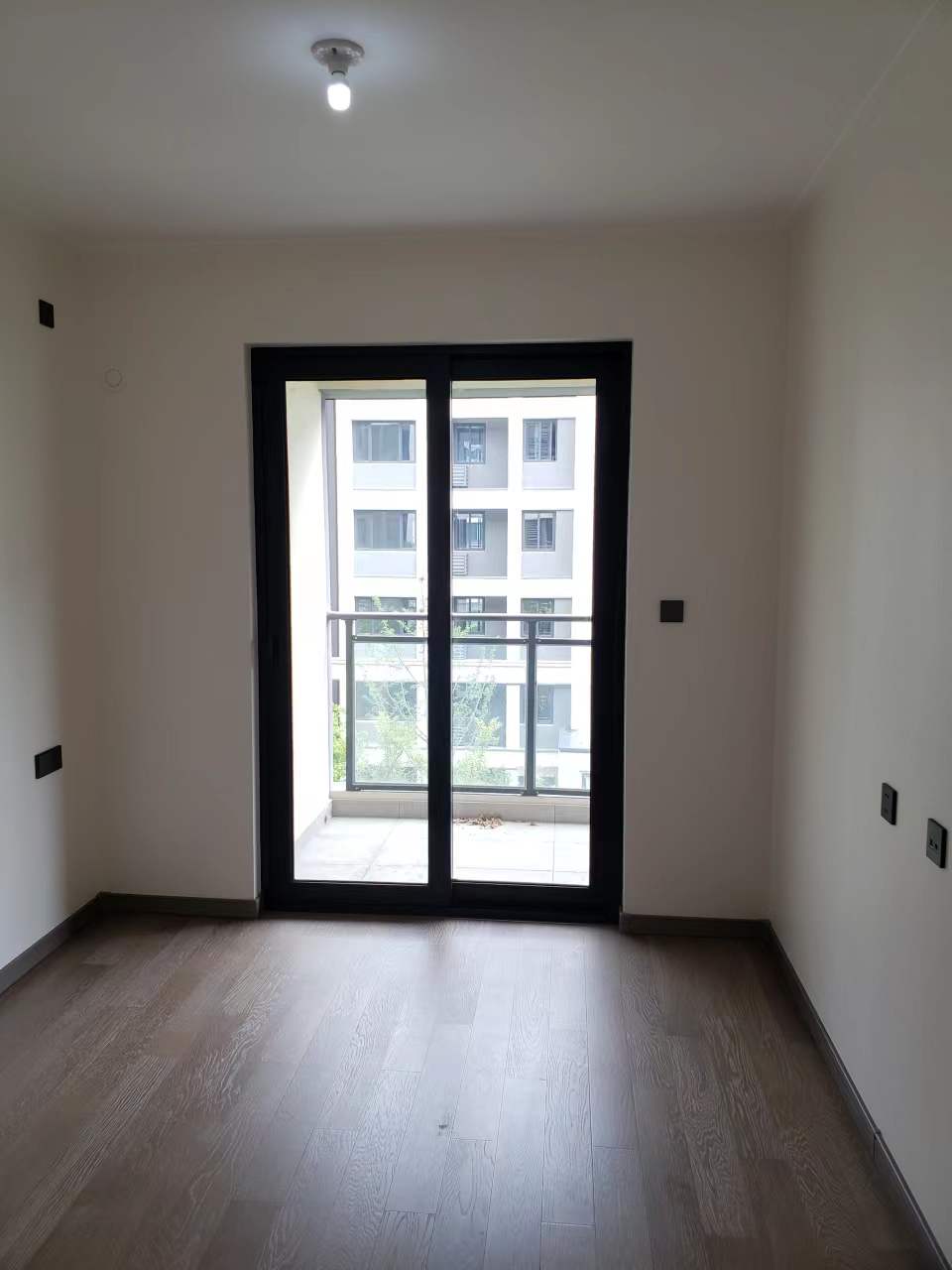 万科翡翠公园 3室2厅1卫 98.00m&sup2;
