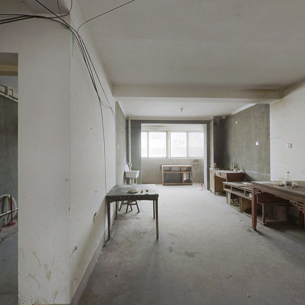 滨河东城 3室2厅2卫 135m&sup2;