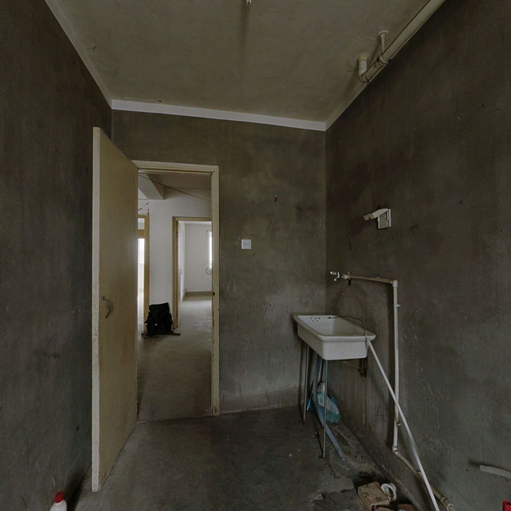 滨河东城 3室2厅2卫 135m&sup2;