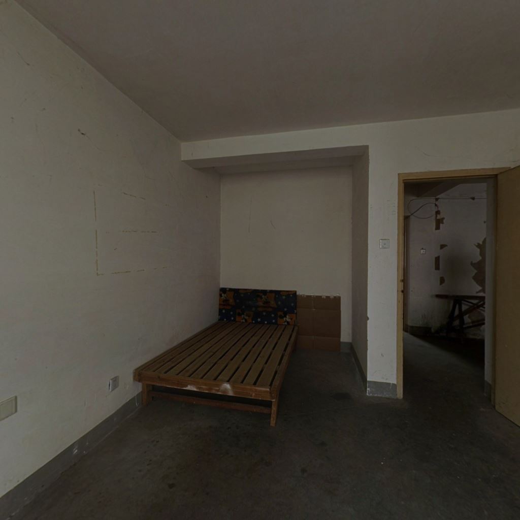 滨河东城 3室2厅2卫 135m&sup2;