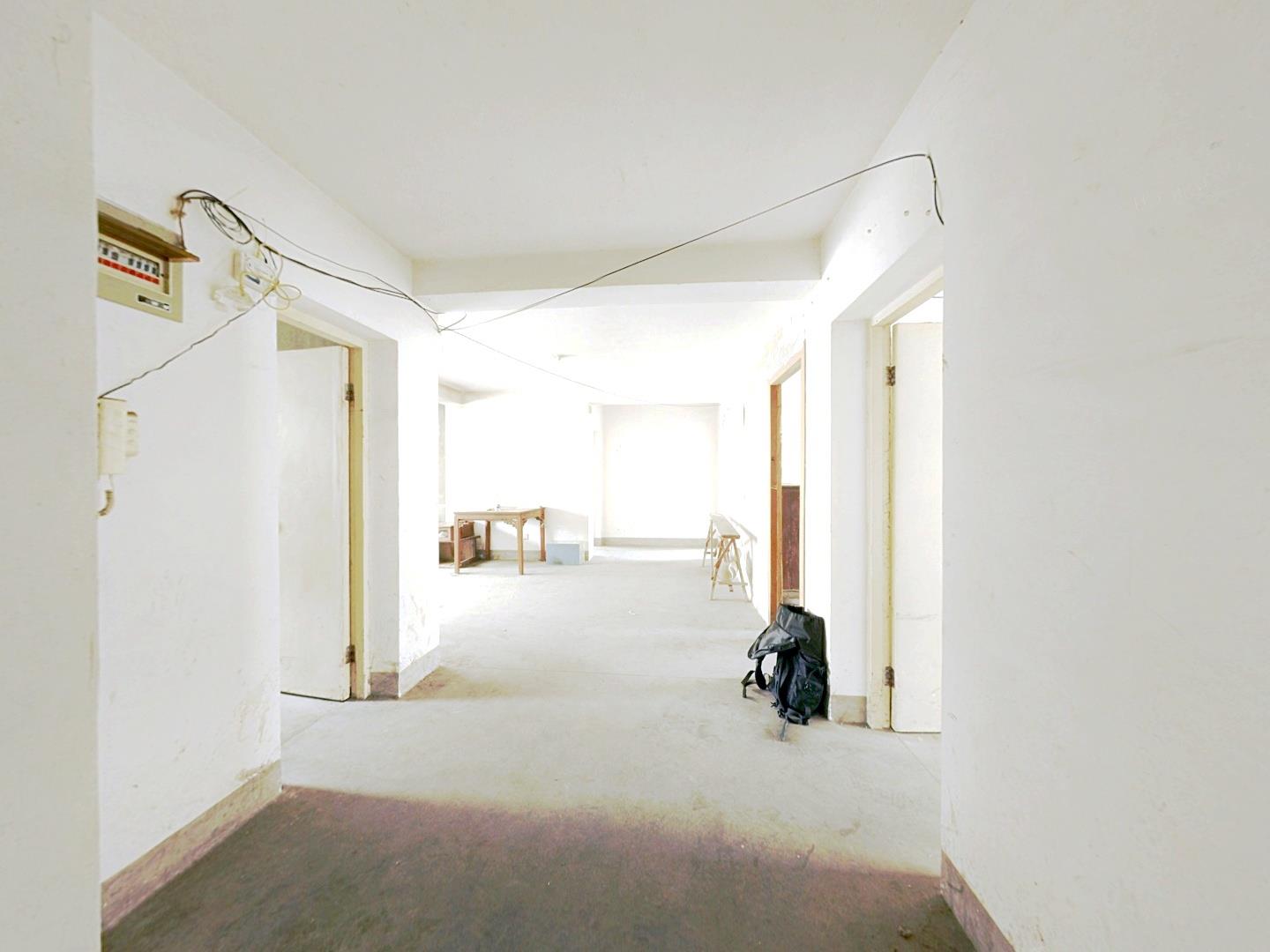 滨河东城 3室2厅2卫 135m&sup2;