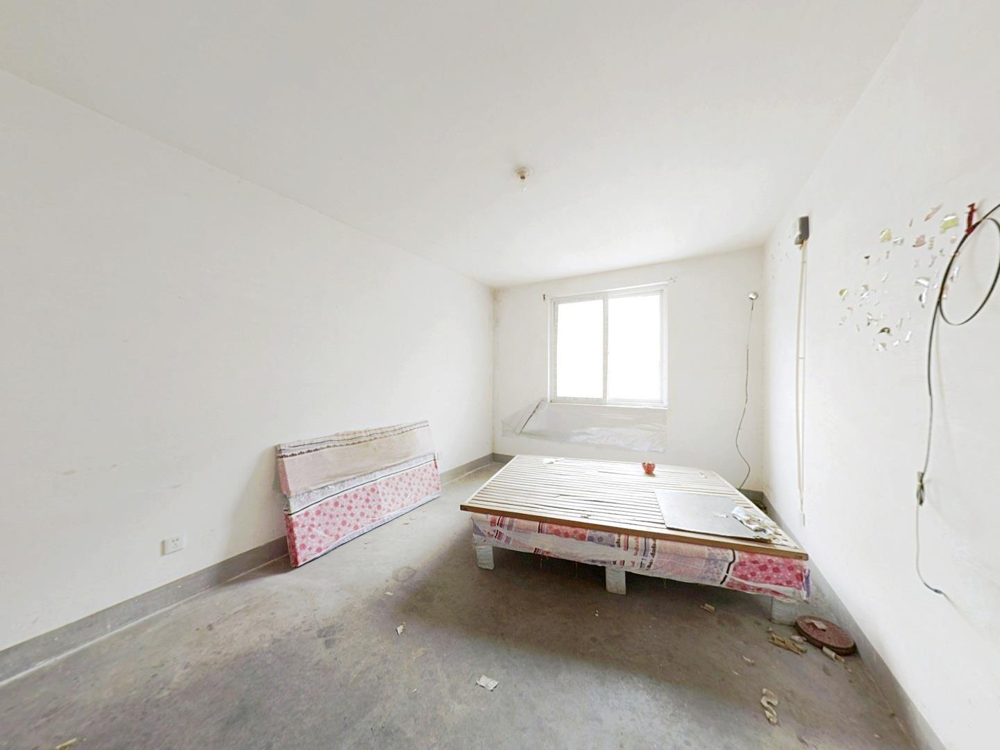 滨河东城 3室2厅2卫 135m&sup2;