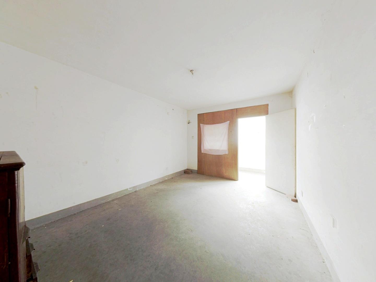 滨河东城 3室2厅2卫 135m&sup2;