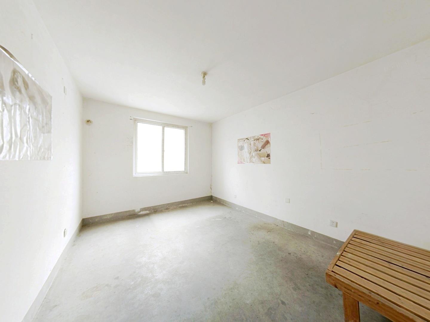 滨河东城 3室2厅2卫 135m&sup2;