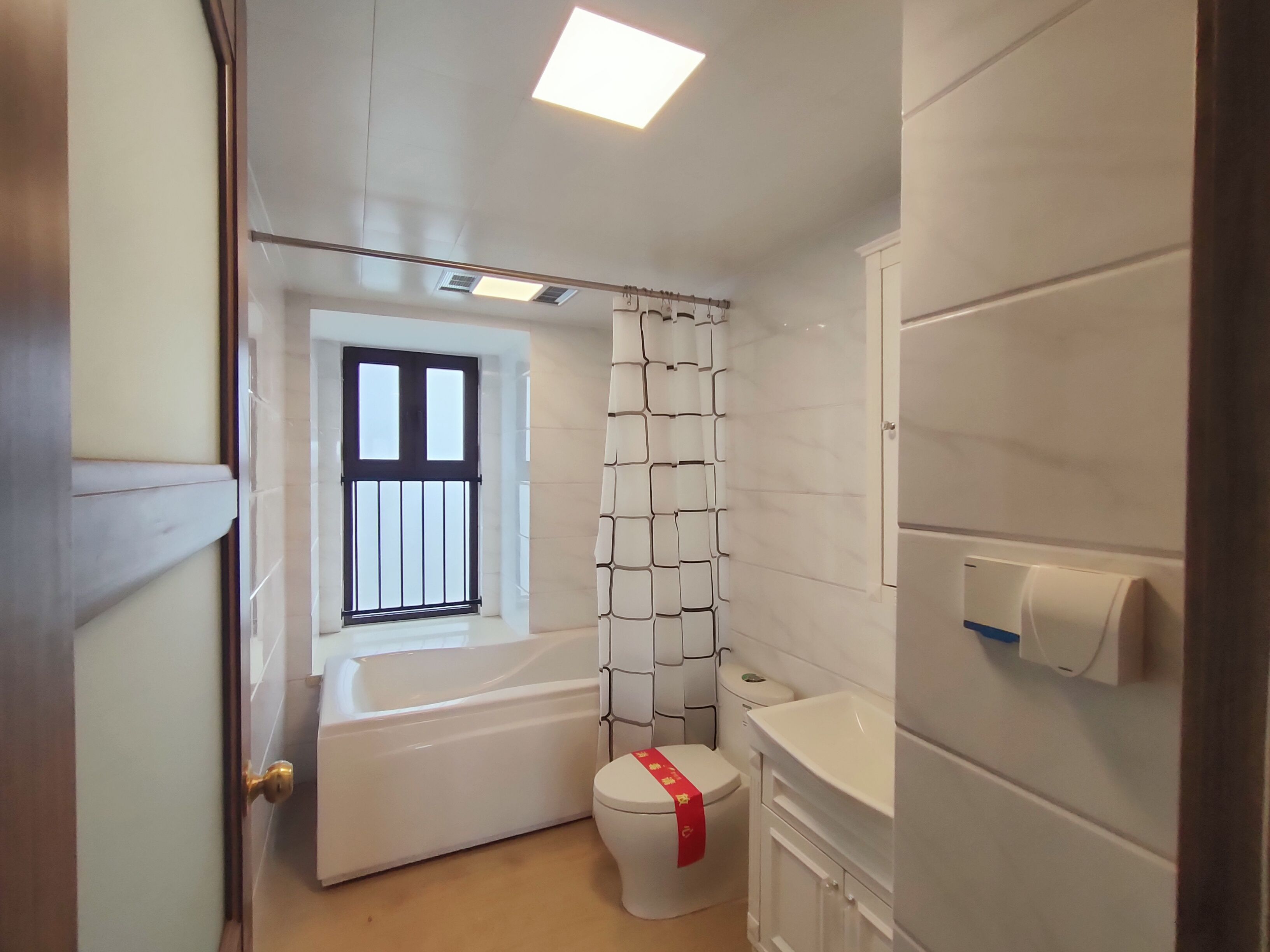 南通碧桂园翡翠华府 4室2厅2卫 143m&sup2;