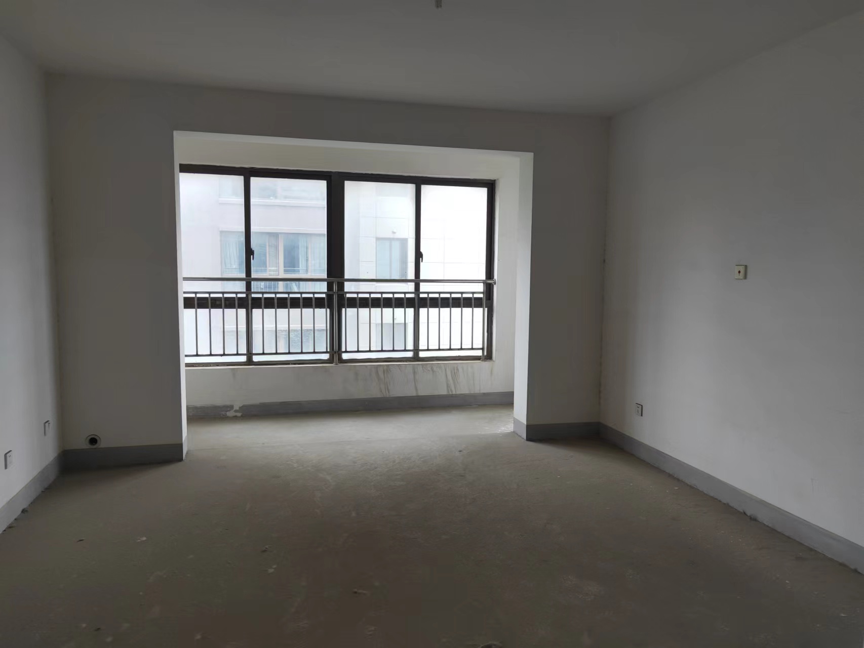 山景水岸 3室2厅2卫 143m&sup2;