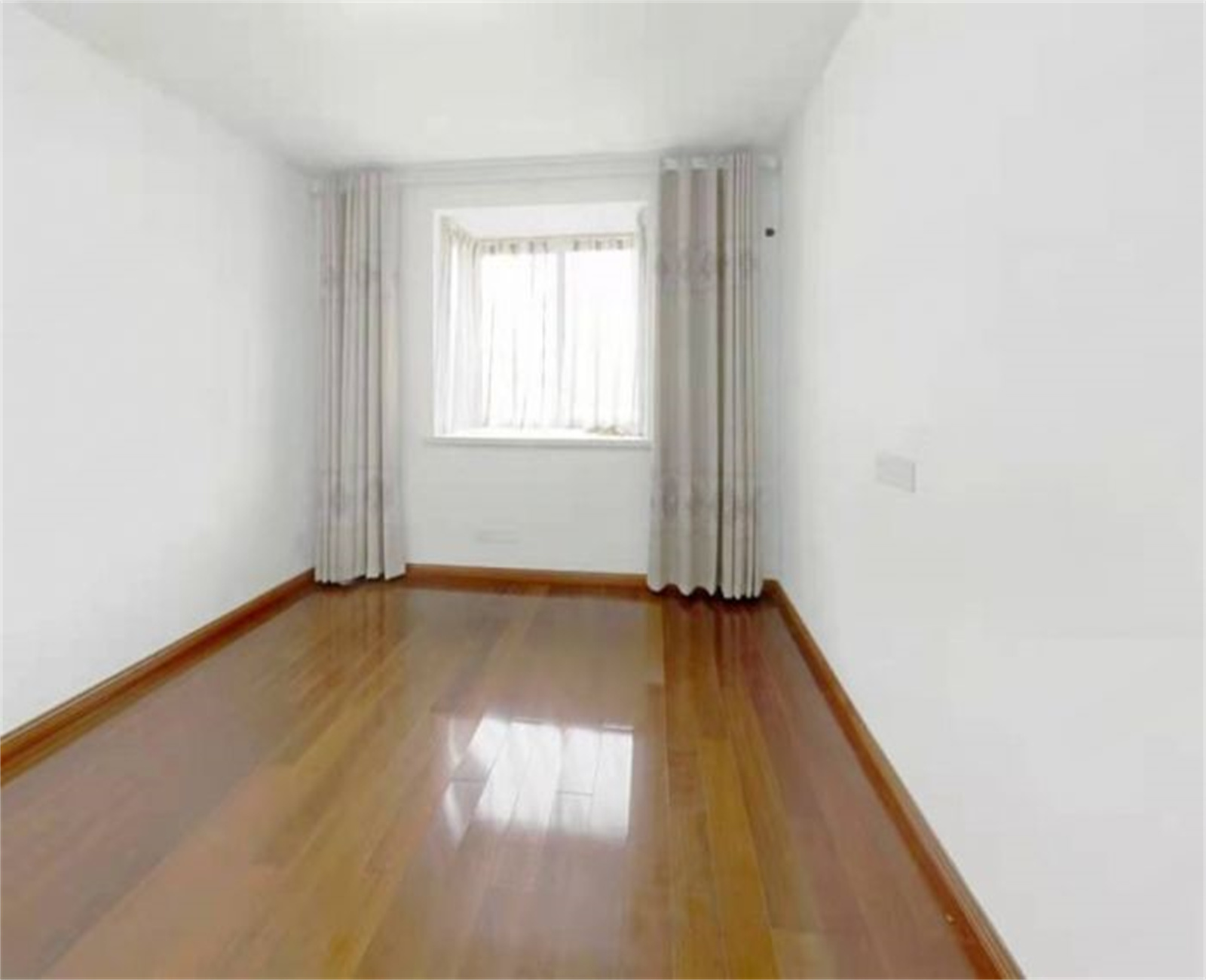 德民花苑 3室2厅1卫 143.6m&sup2;