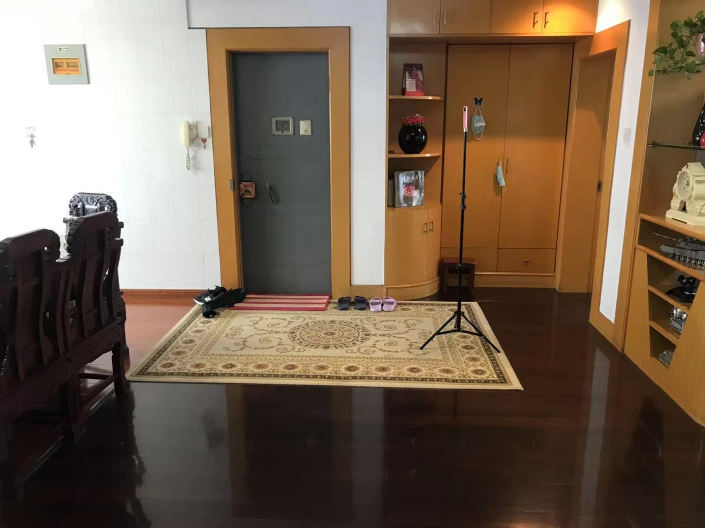 外滩小区 3室2厅2卫 124m&sup2;
