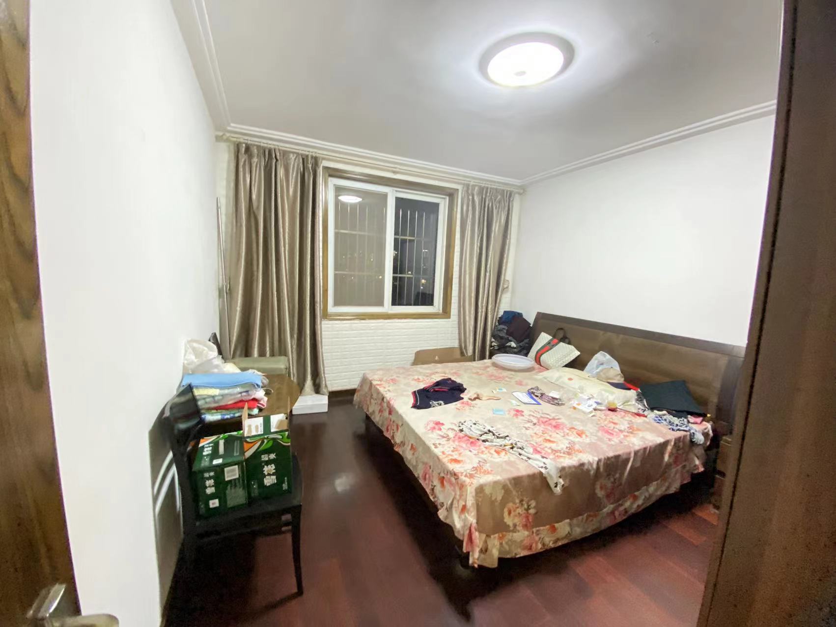 海港新村 5室2厅2卫 220m&sup2;