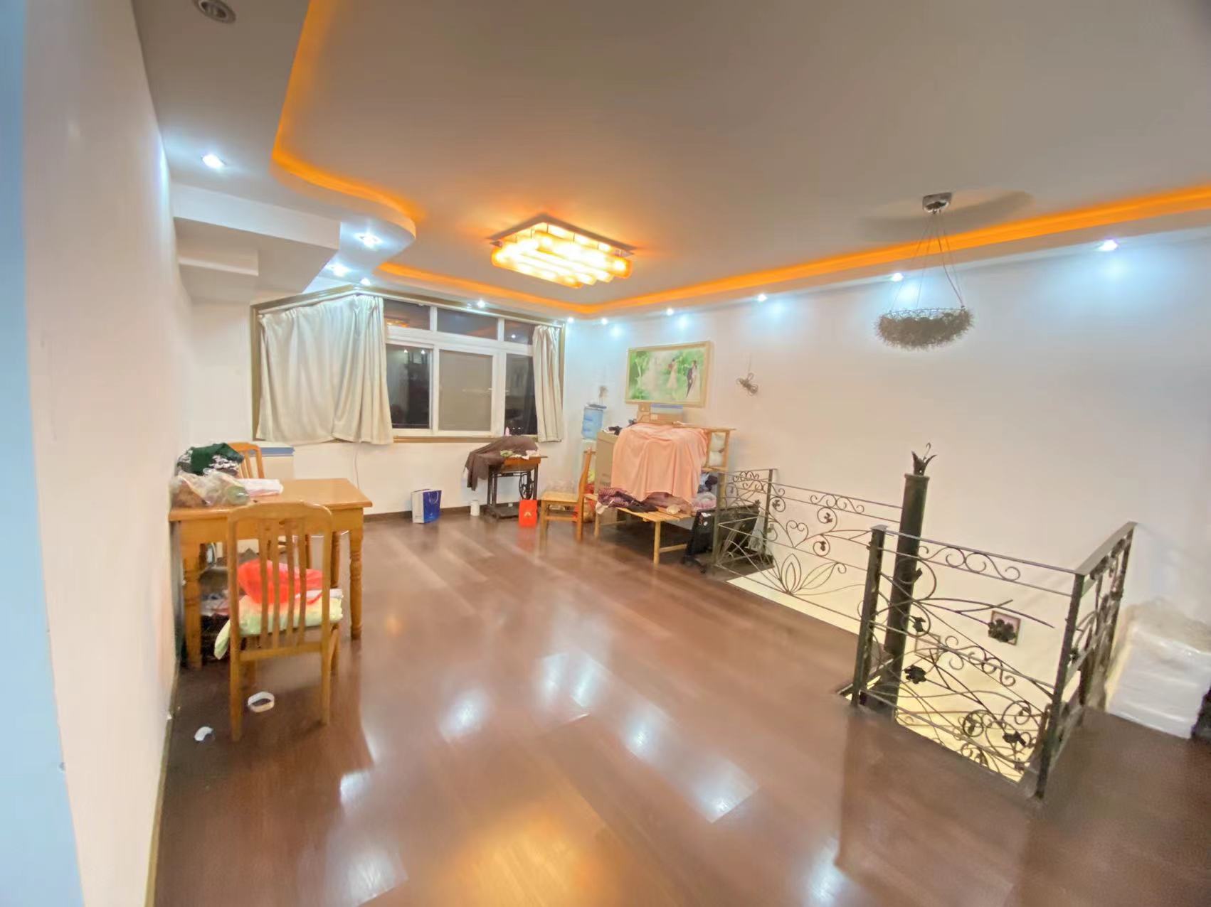 海港新村 5室2厅2卫 220m&sup2;