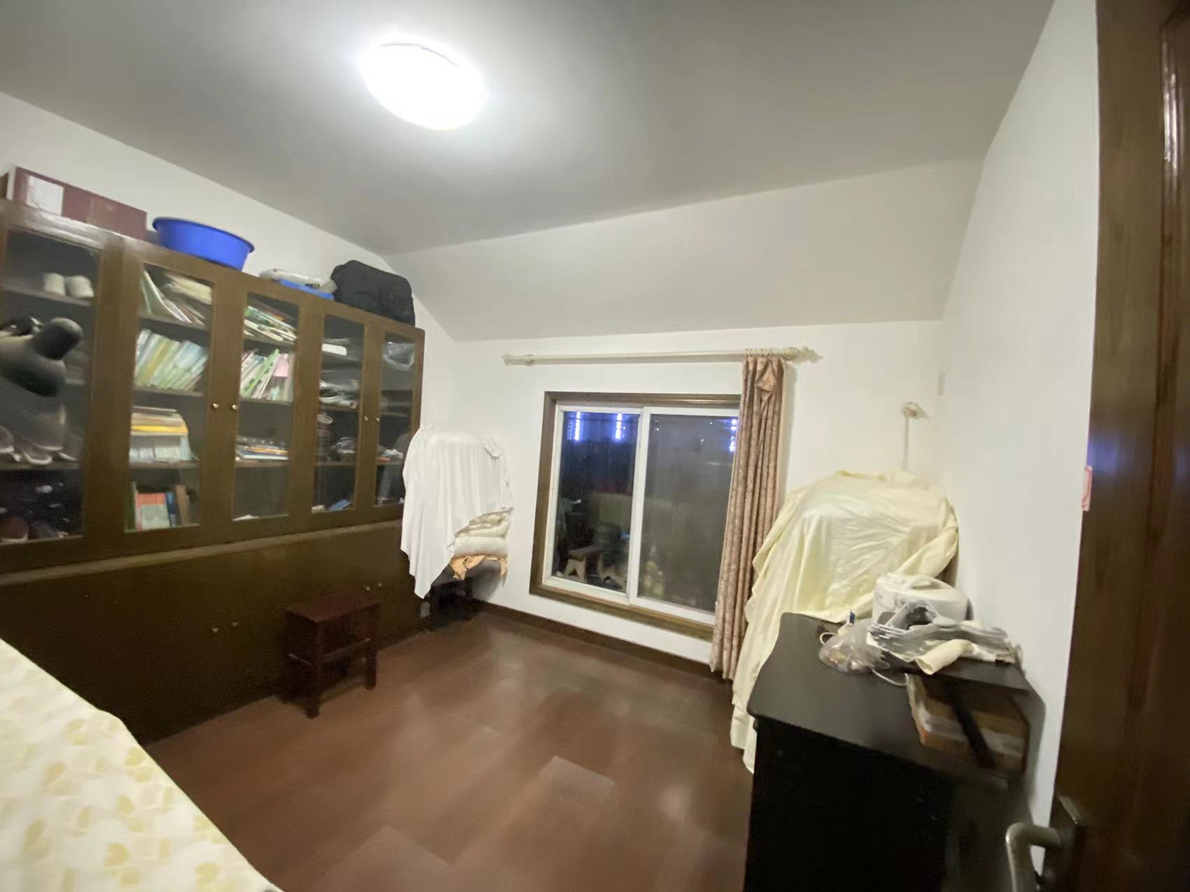 海港新村 5室2厅2卫 220m&sup2;