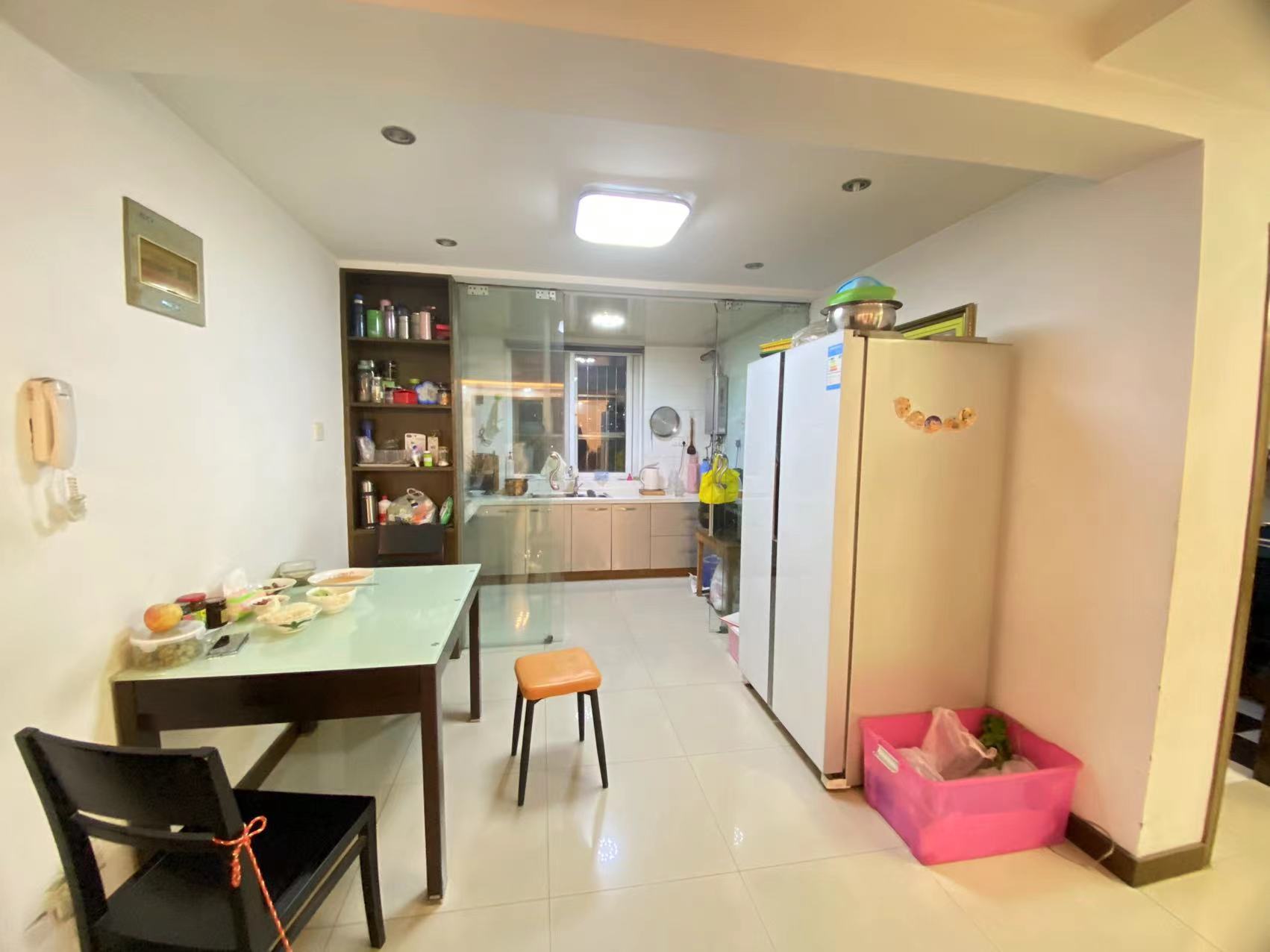 海港新村 5室2厅2卫 220m&sup2;