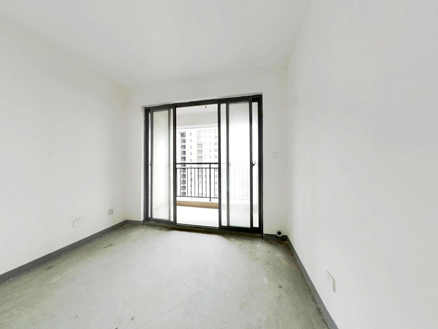 江景国际家园 3室2厅2卫 145m²