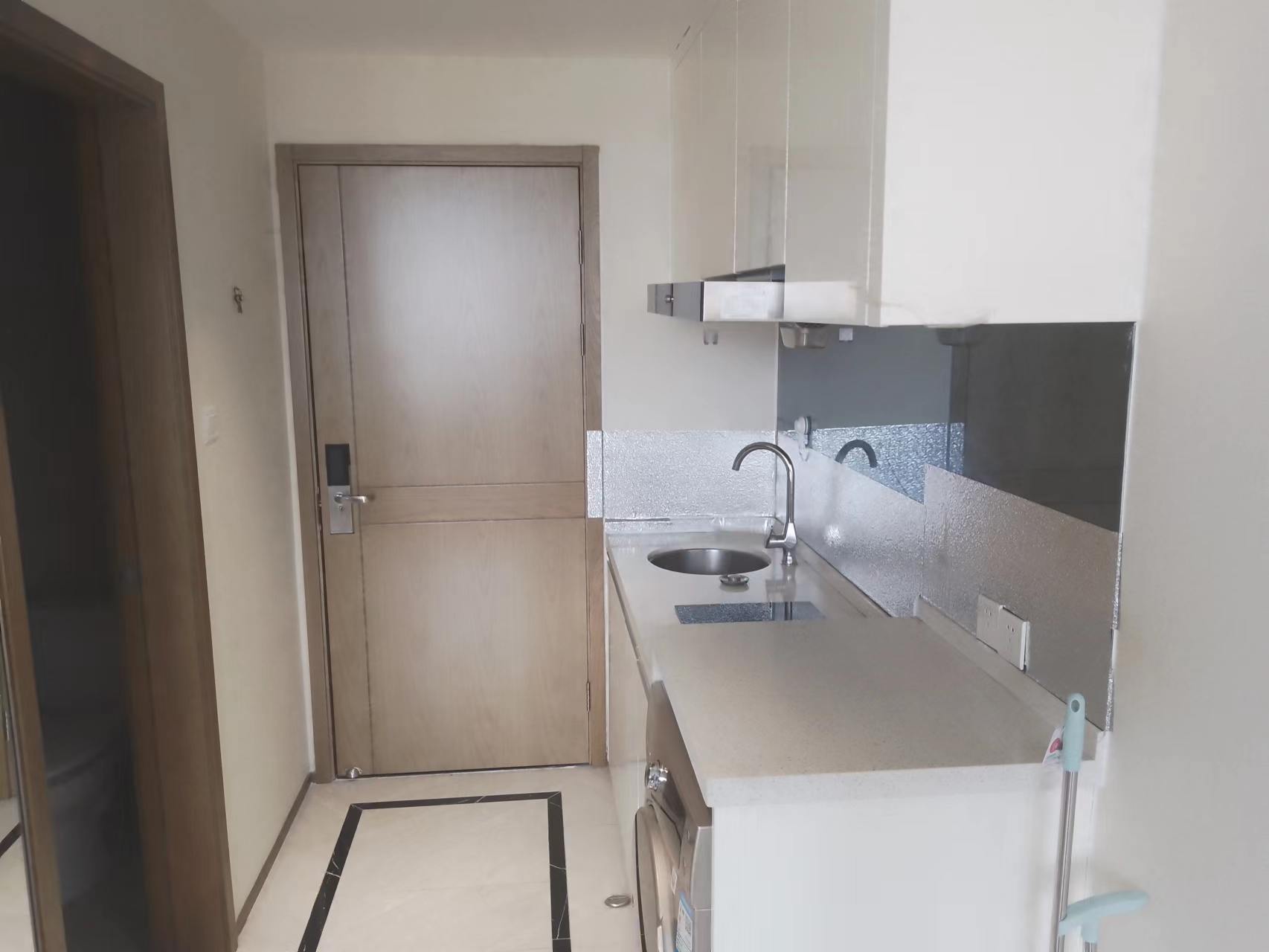 中港金座 1室1厅1卫 42m&sup2;
