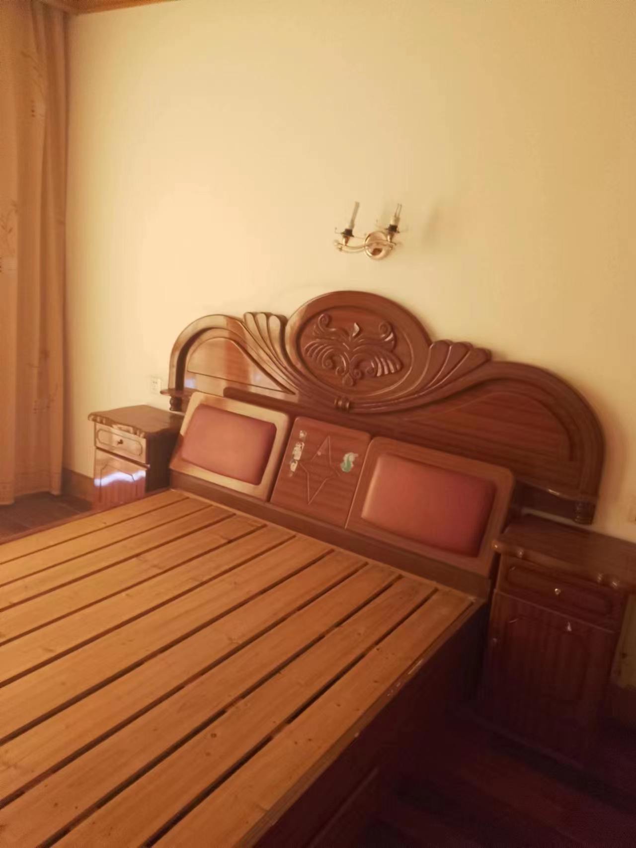 爱玛花苑 3室2厅2卫 135m&sup2;