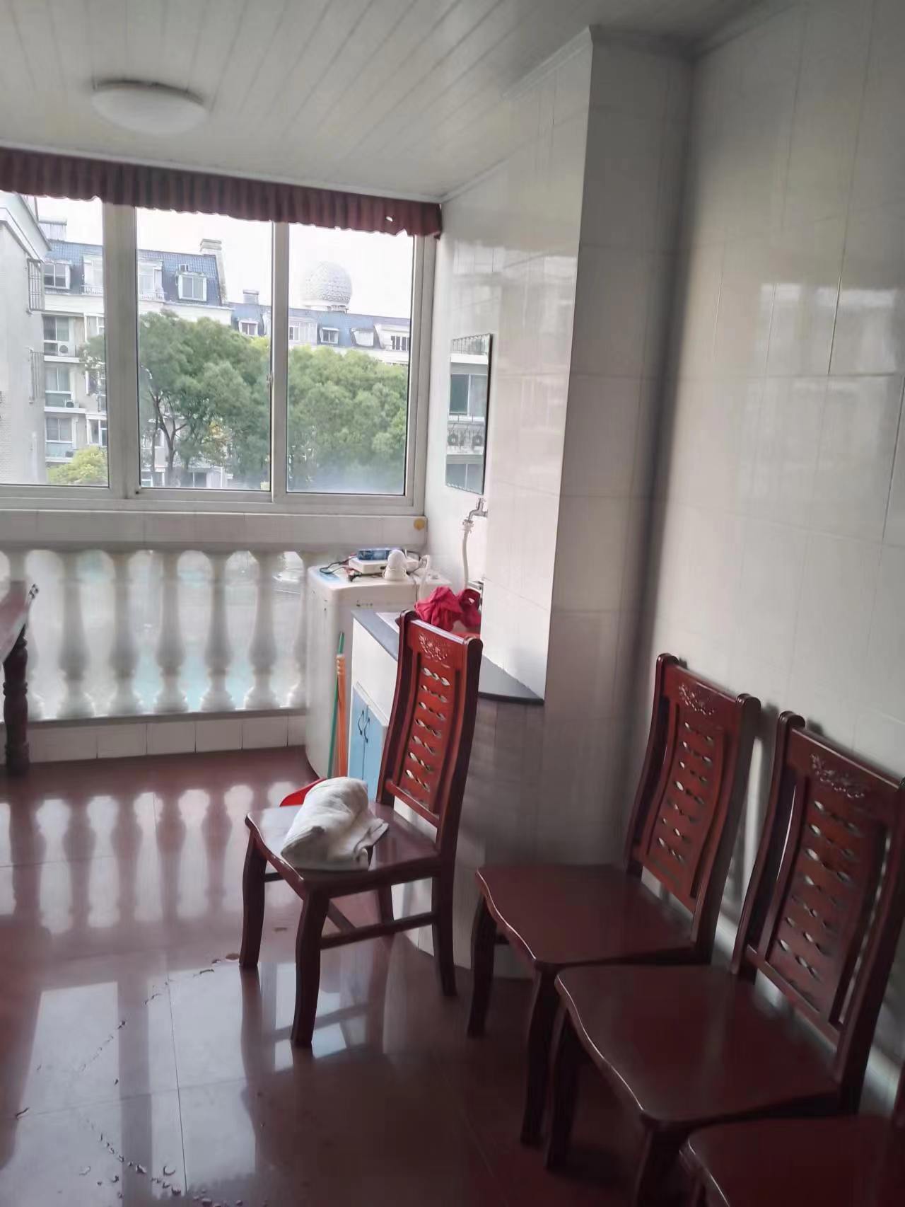 爱玛花苑 3室2厅2卫 135m&sup2;