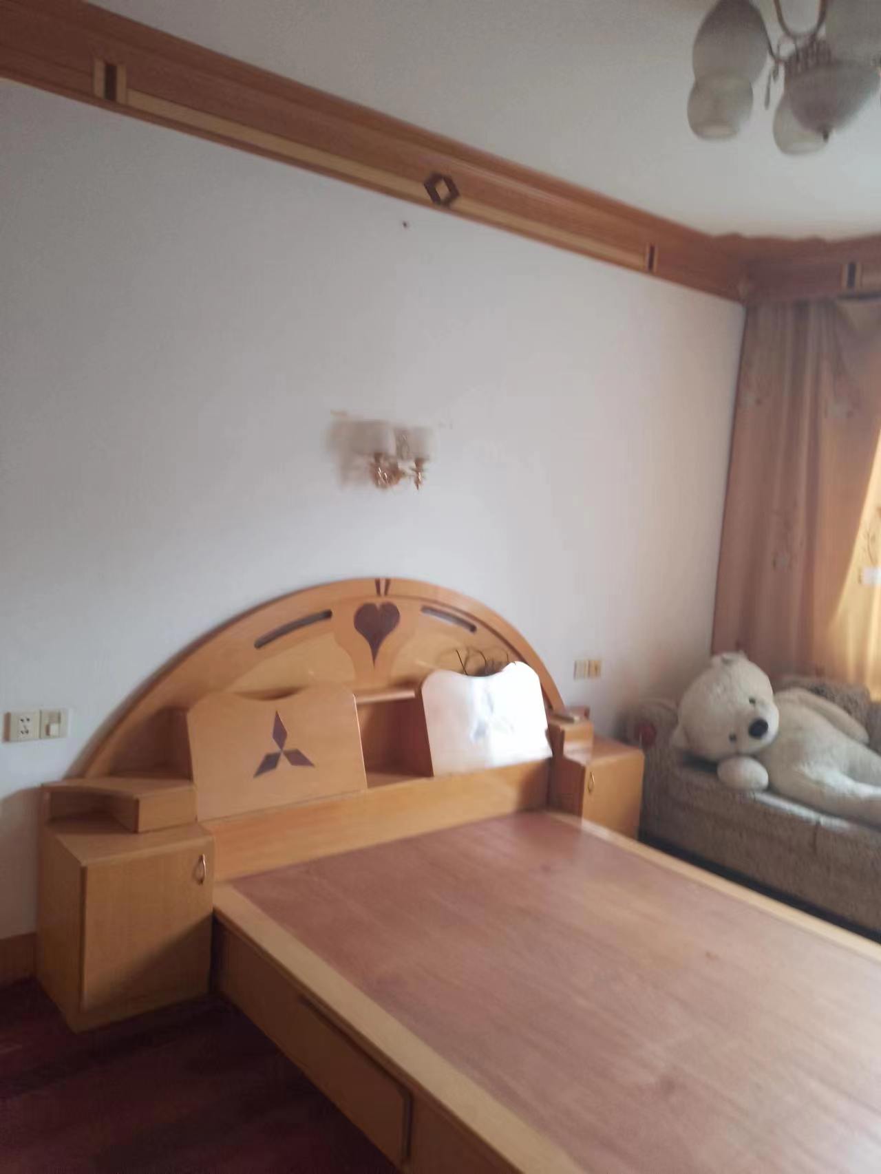 爱玛花苑 3室2厅2卫 135m&sup2;