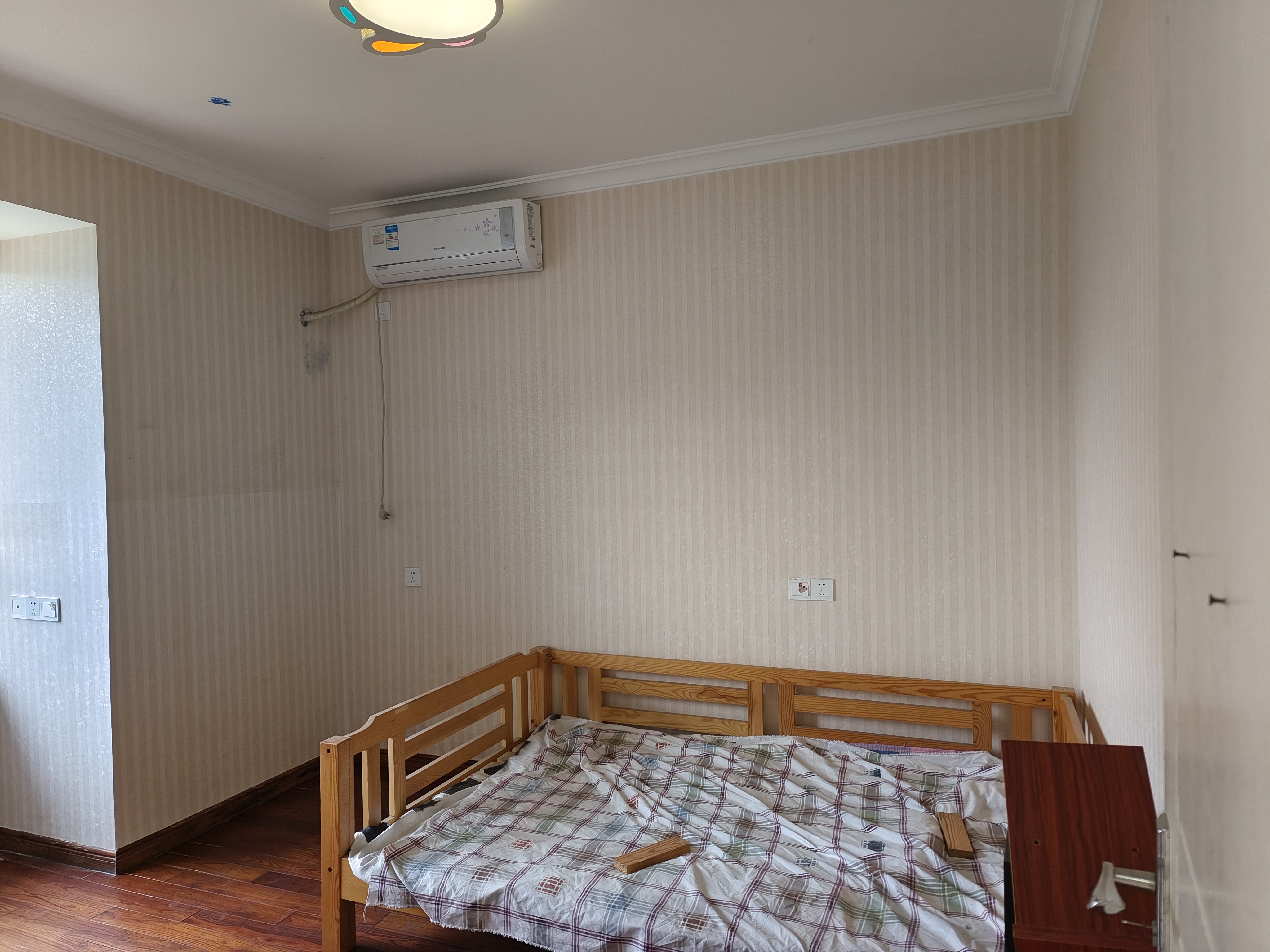 中港城 3室2厅1卫 107m&sup2;