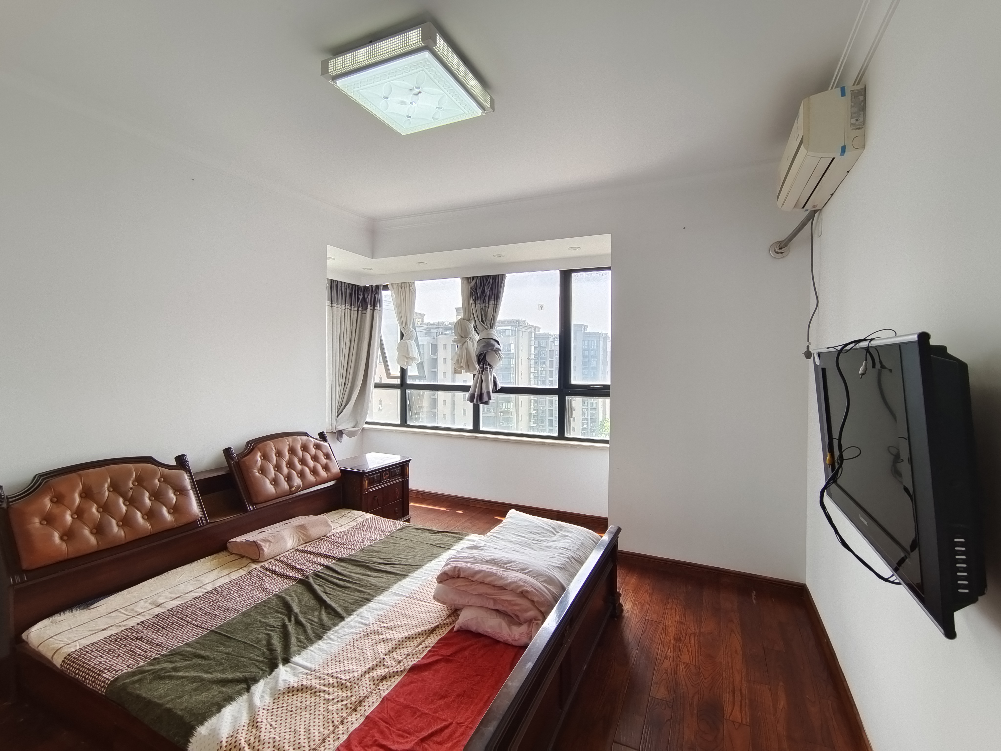 中港城 3室2厅1卫 107m&sup2;