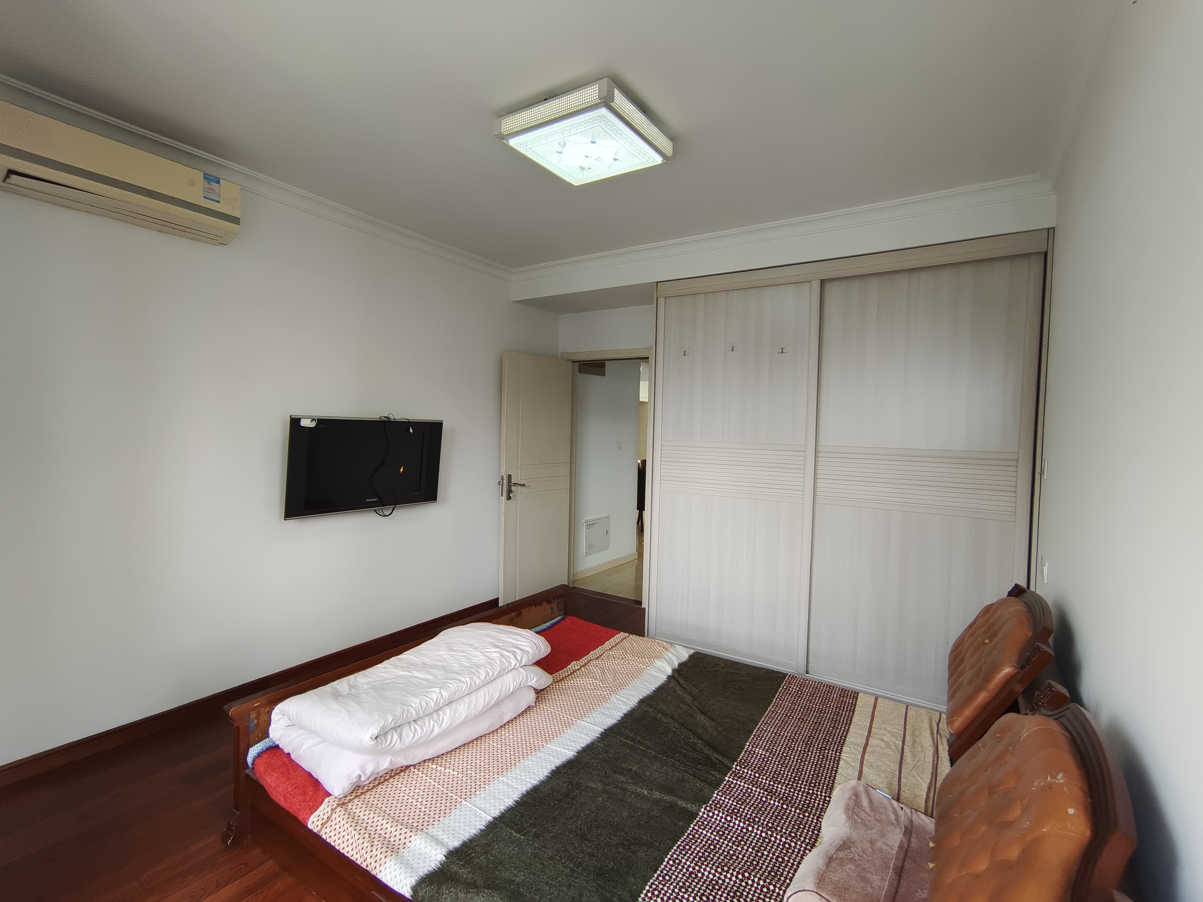 中港城 3室2厅1卫 107m&sup2;
