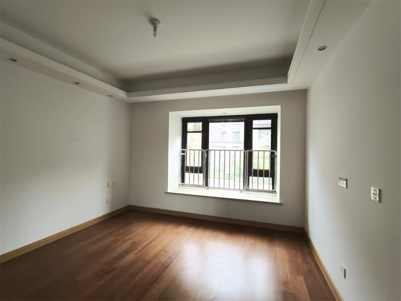 万濠瑜园 4室2厅2卫 165m²