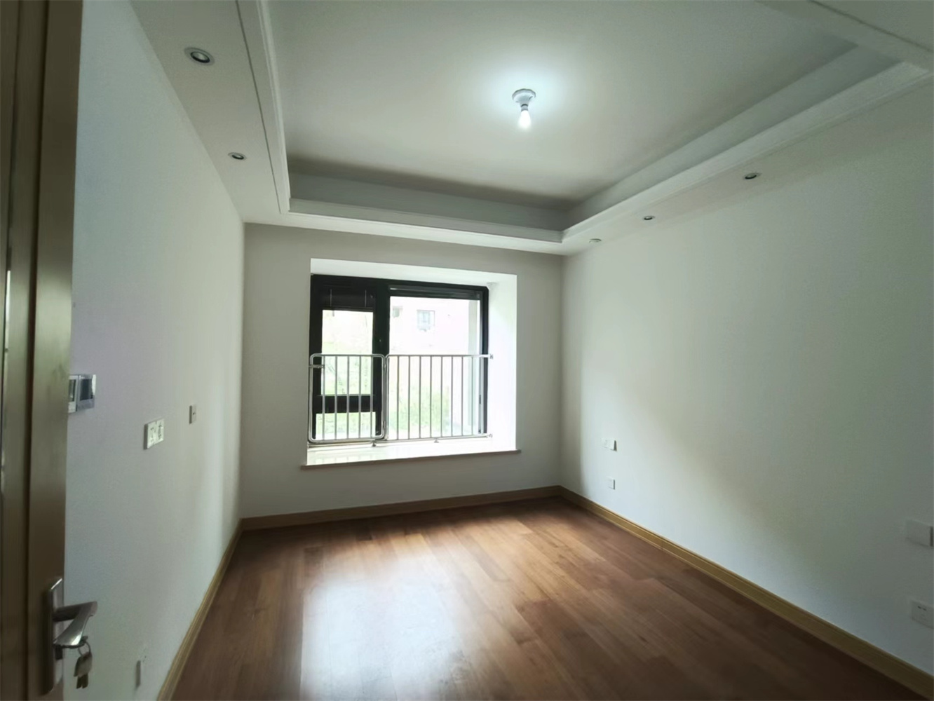 万濠瑜园 4室2厅2卫 165m²