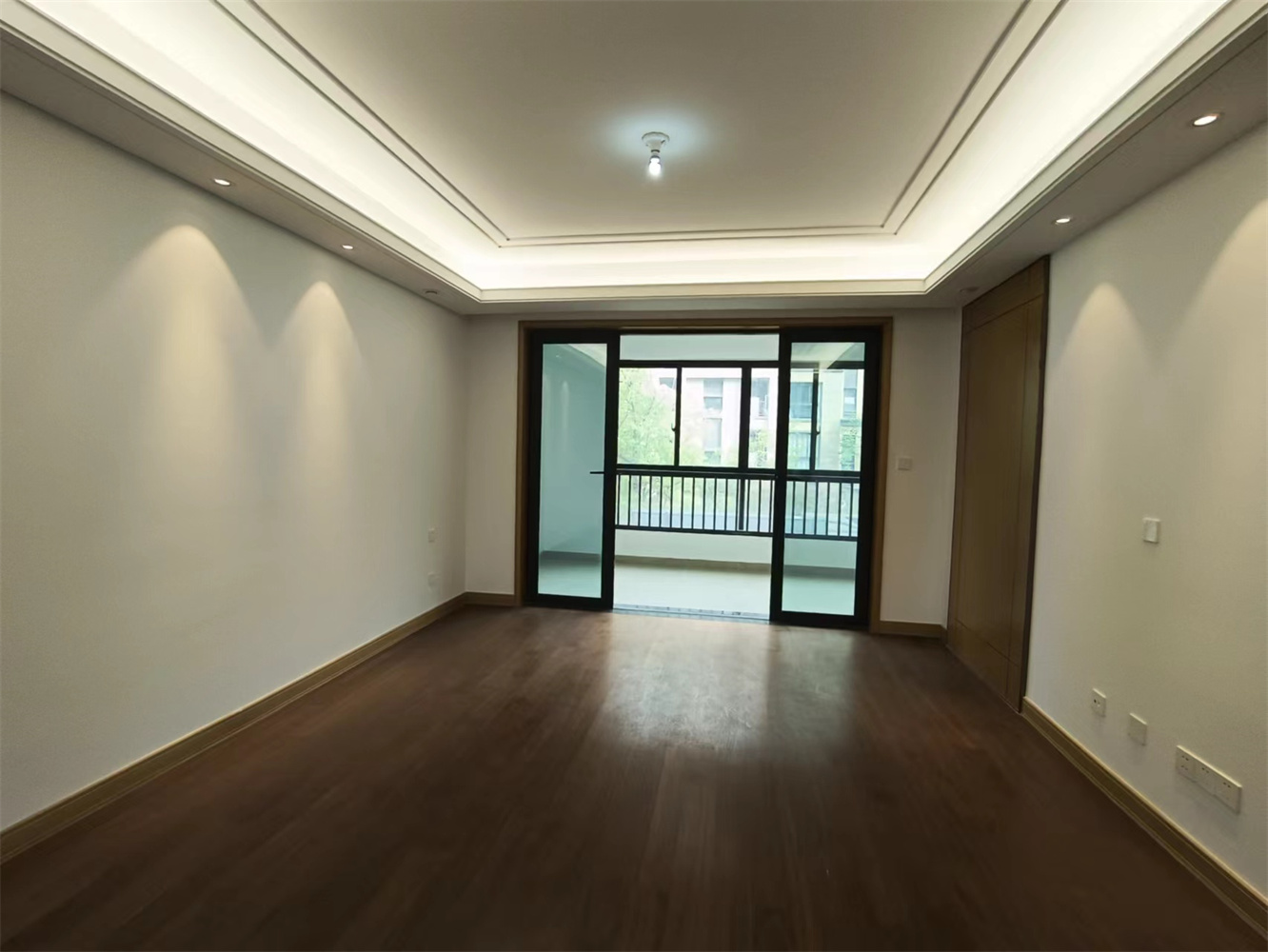 万濠瑜园 4室2厅2卫 165m²