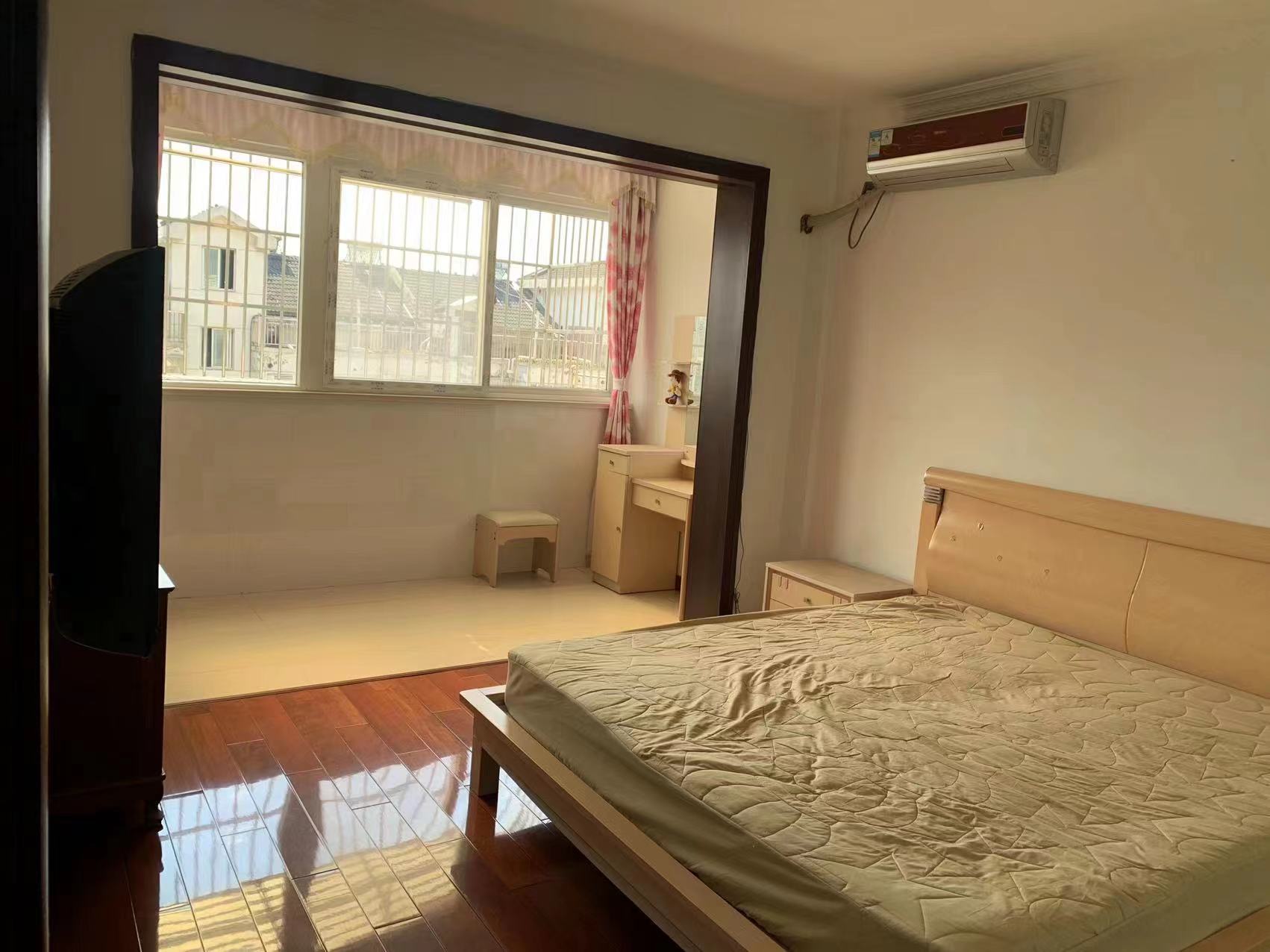 锦安花园一期 3室2厅1卫 136m&sup2;