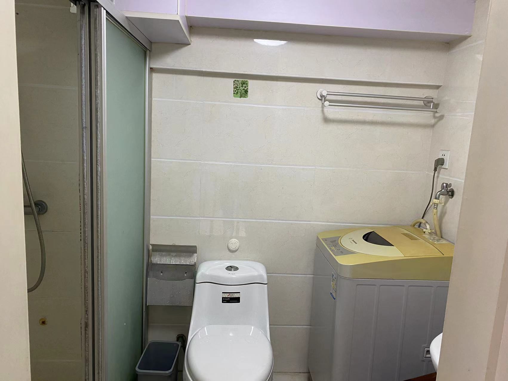 鸿运大厦 1室1厅1卫 65m&sup2;