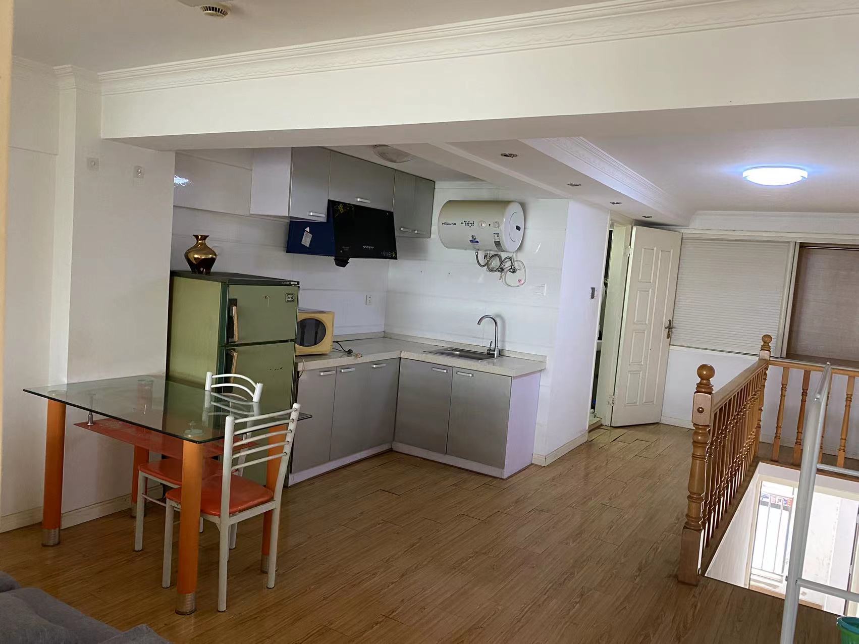 鸿运大厦 1室1厅1卫 65m&sup2;