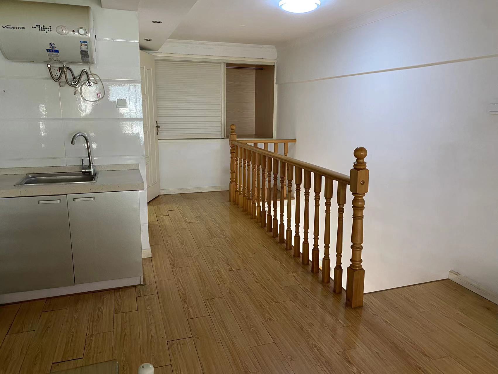 鸿运大厦 1室1厅1卫 65m&sup2;