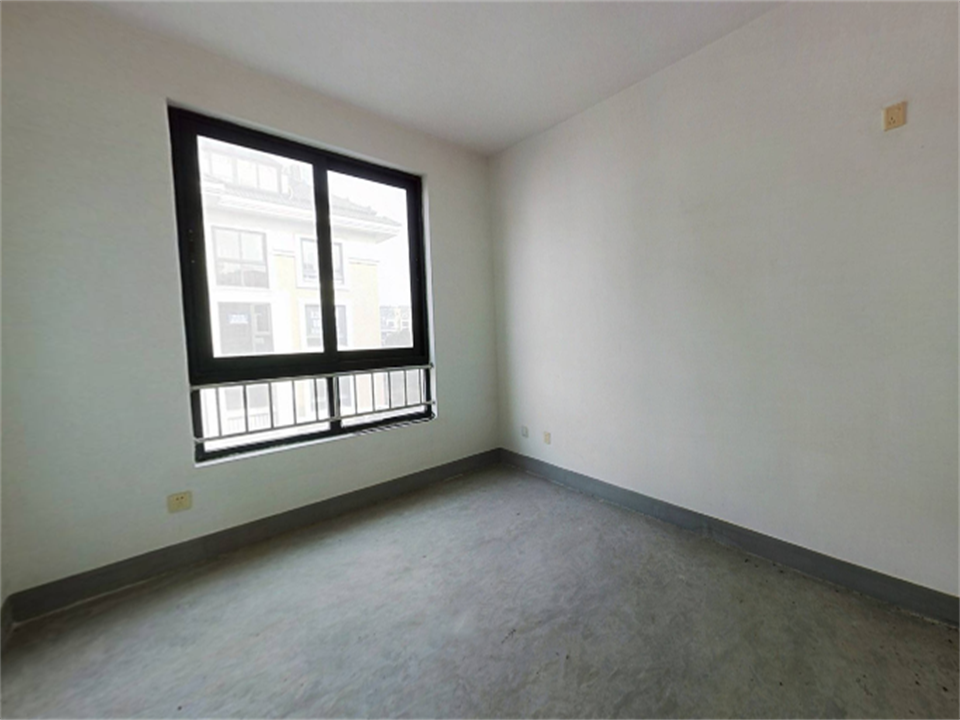 金水湾花园 3室2厅2卫 143m&sup2;