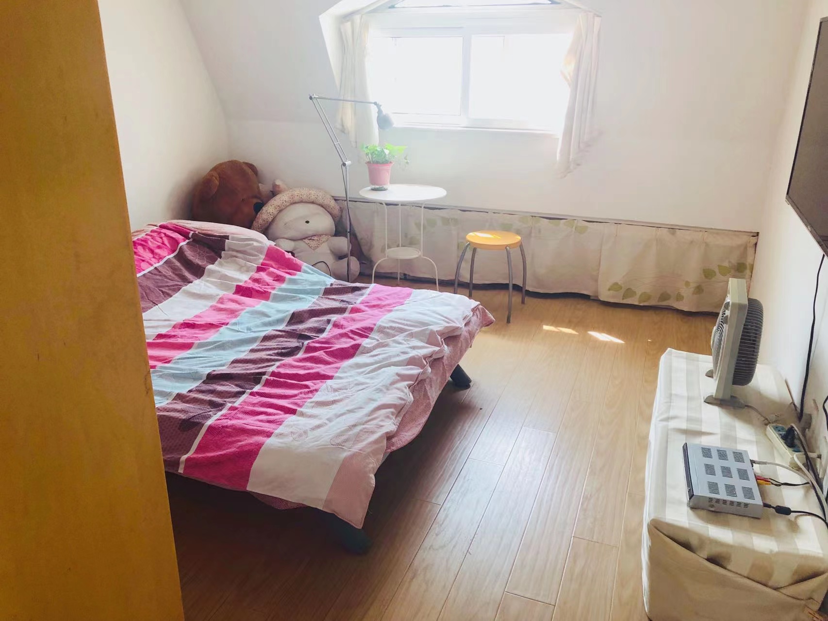 外滩小区 4室2厅1卫 150m&sup2;