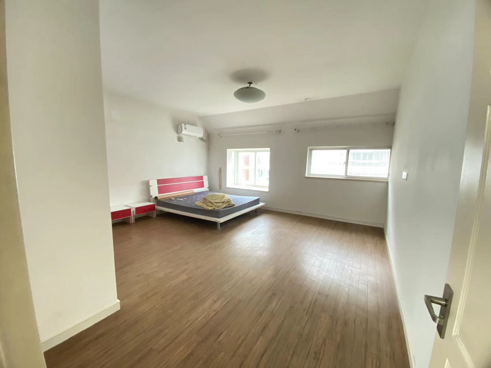 天安花园 3室2厅3卫 198m&sup2;