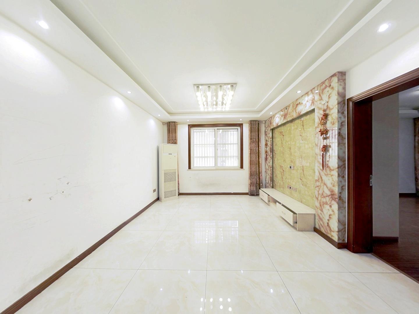 丽都花园 3室2厅1卫 130m&sup2;