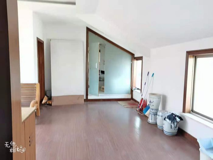 新桥北村 5室2厅2卫 200m&sup2;