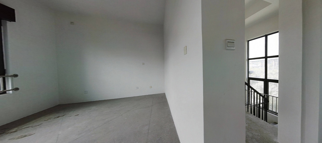 万濠山庄 4室2厅3卫 328m&sup2;