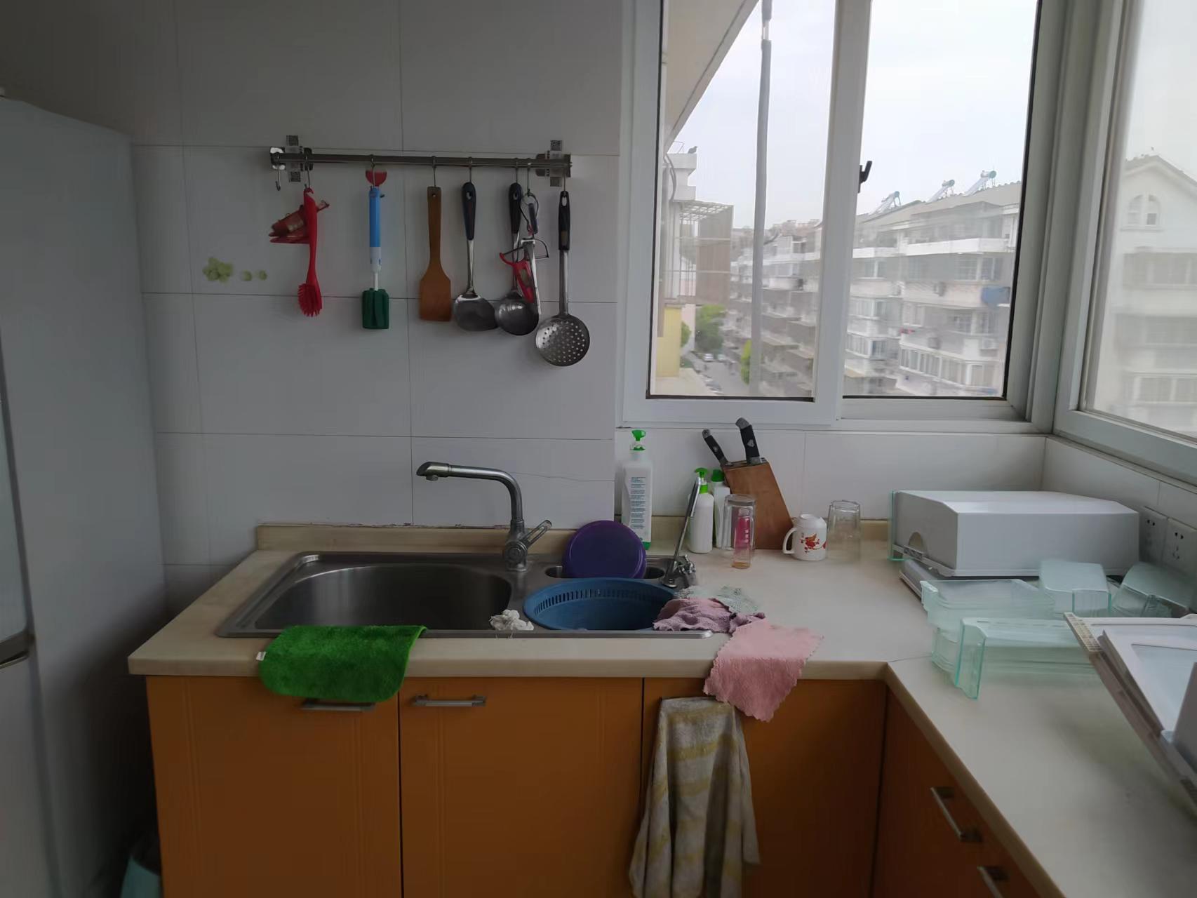 越江新村 4室2厅1卫 200m&sup2;