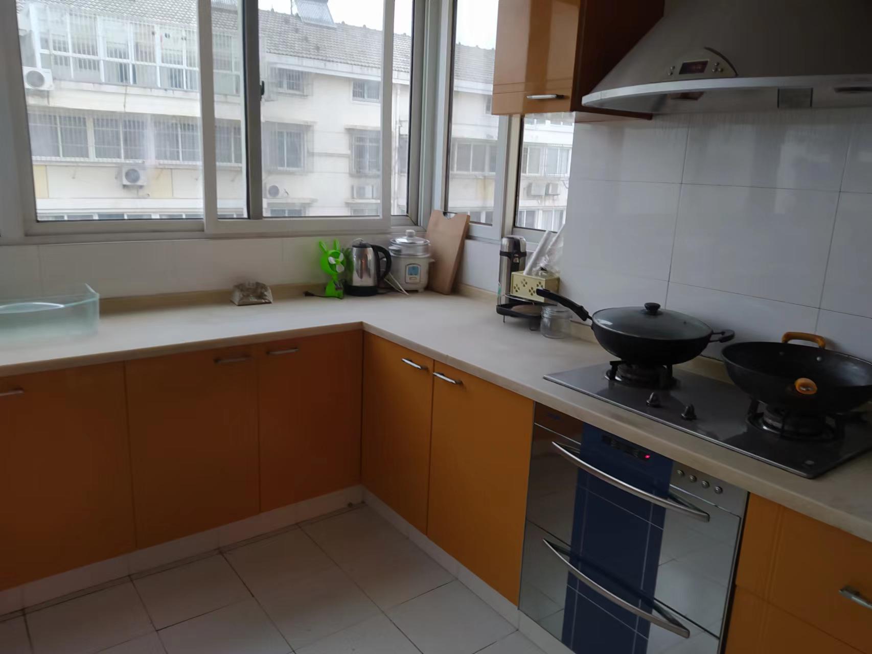 越江新村 4室2厅1卫 200m&sup2;