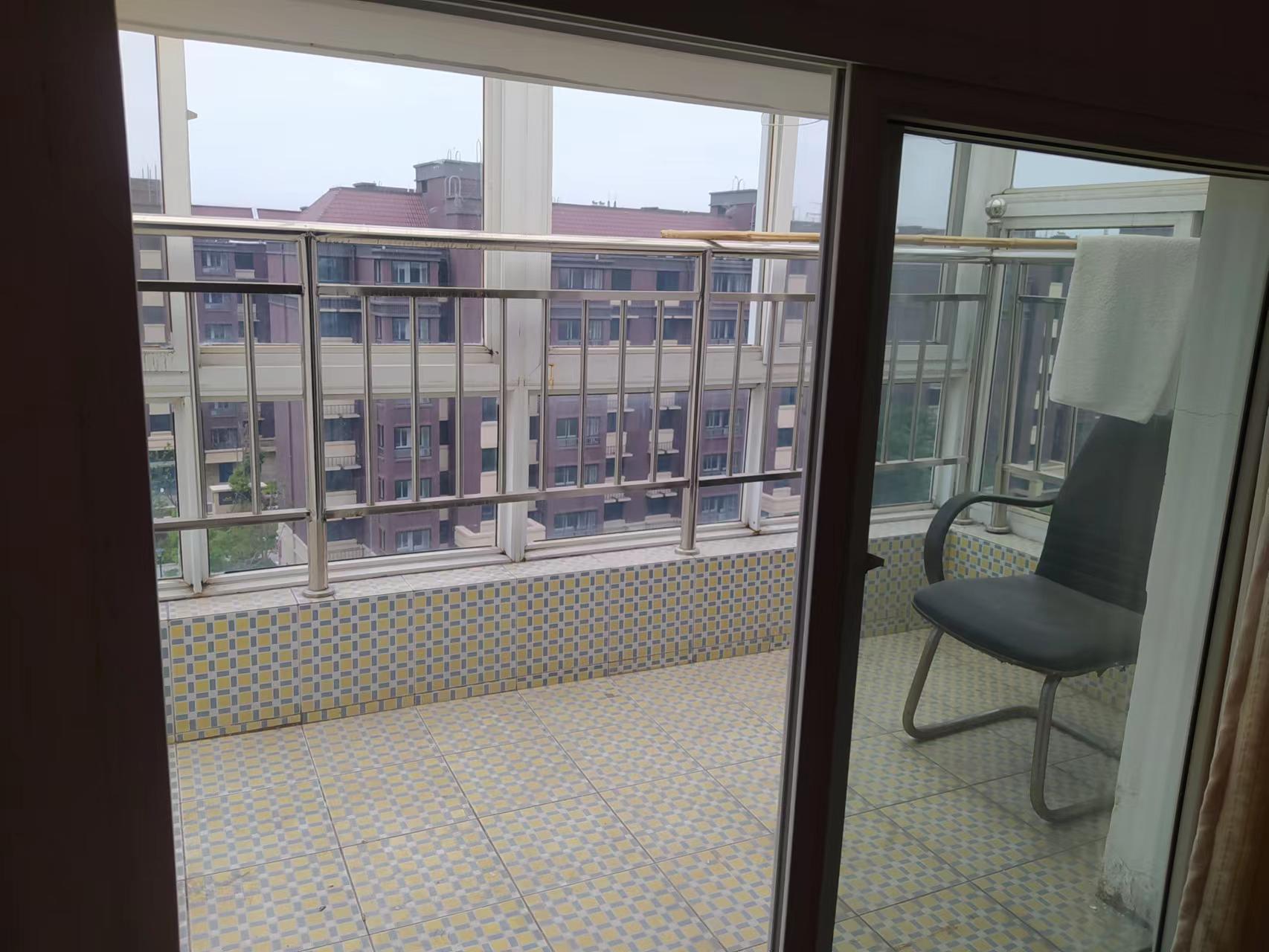 越江新村 4室2厅1卫 200m&sup2;